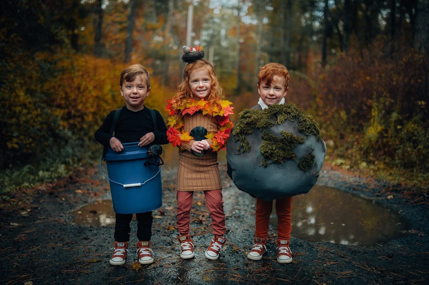 I present to you #wildernesthalloween 2023, decided by the 4 year olds 🤣⁣
⁣
Marin wanted to be a tree, Wilder wanted to be a rock with dirt/moss, and Forrest wanted to be, well, a bucket 💀 Scroll back to see the costumes from previous years, when w