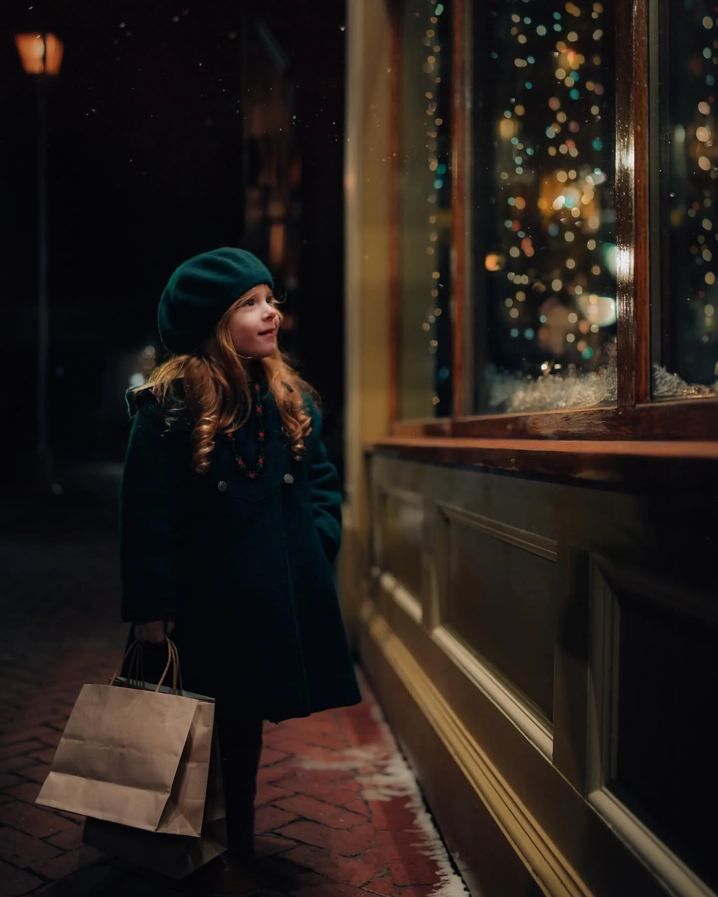 Vintage Christmas vibes only 🎁🛍️⁣
⁣
Also there&rsquo;s nothing like driving around for 20 minutes looking for downtown parking, finding a spot 5748383 miles away from where you needed to be, getting to the spot, and then realizing you left your cam