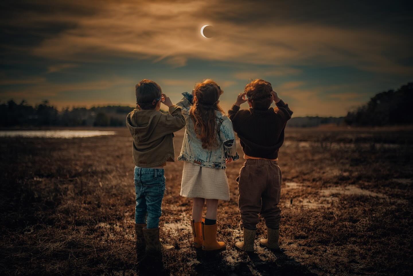 Had to tell my 4 year olds there were crabs in the sun in order to get them to stand still long enough for this photo 🤣⁣
⁣
We live in MA, where it was 95% totality and only a 4 hour drive to see 100%. I debated for WEEKS on booking a yurt up in New 