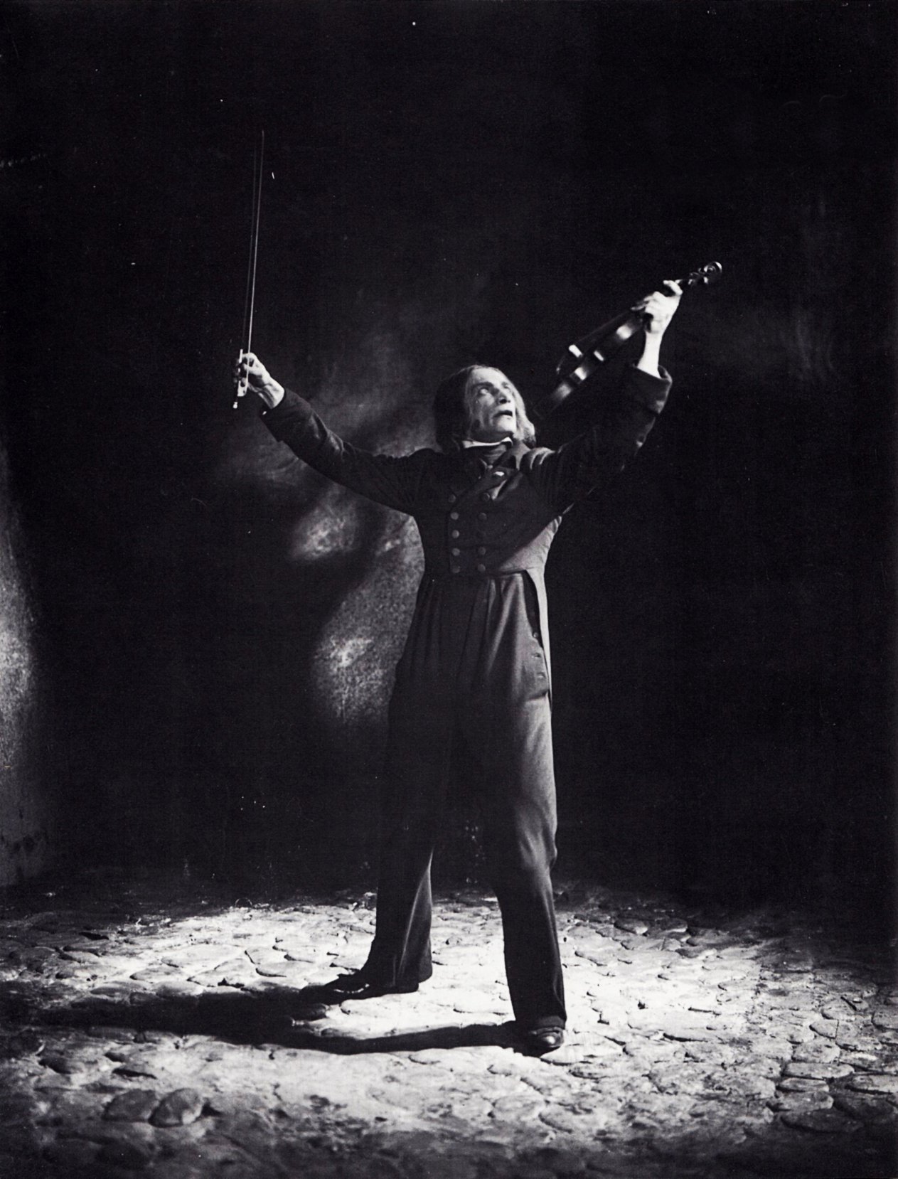  A still photograph from the 1923 historical film "Paganini" starring Conrad Veidt and directed by Heinz Goldberg. It's considered a lost film of the silent era, as it no longer exists in any studio archive, private collection, or public archive. 