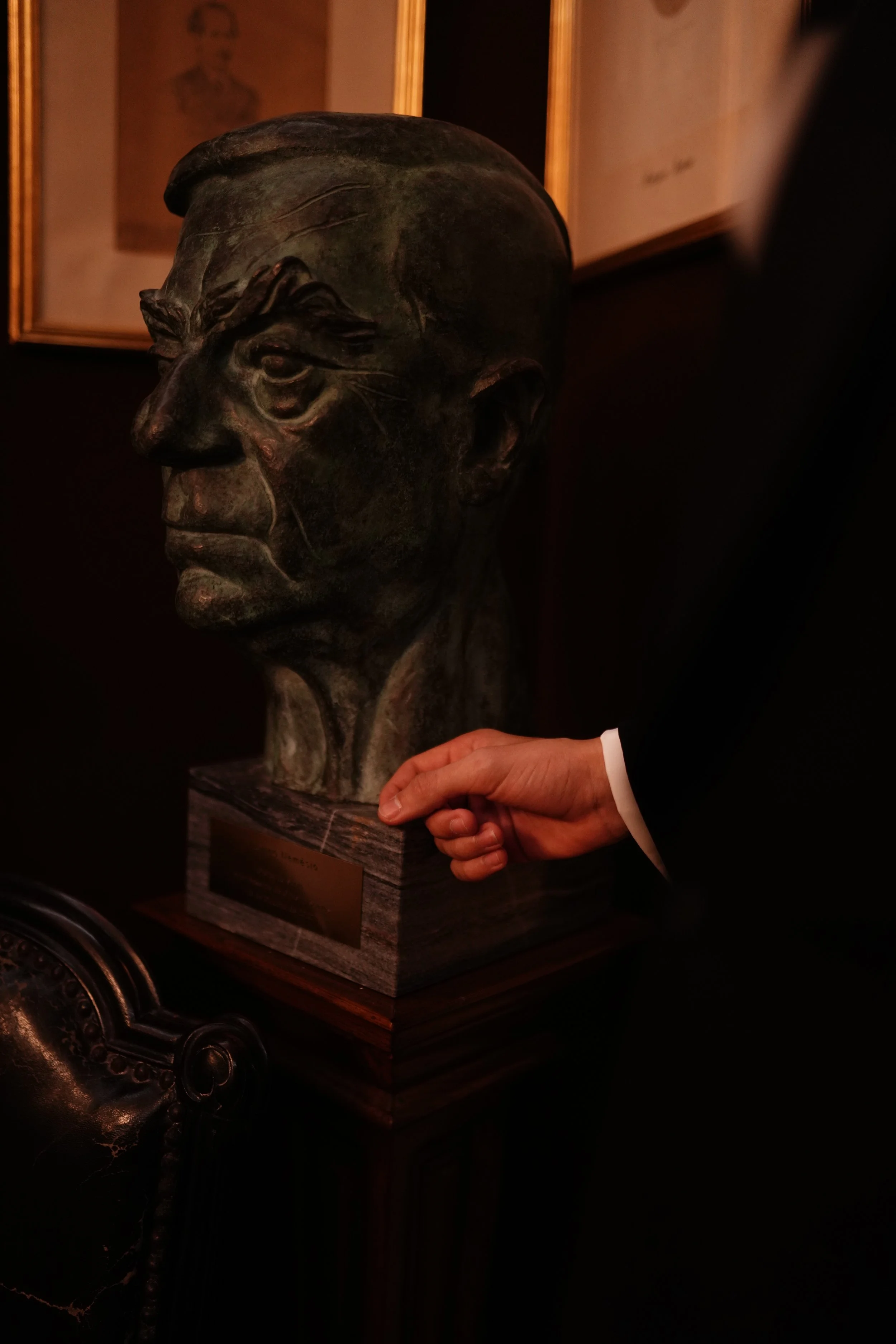  The warm blood of Vitorino Nemesio next to the cold blood of Vitorino Nemesio, Grémio Literario 