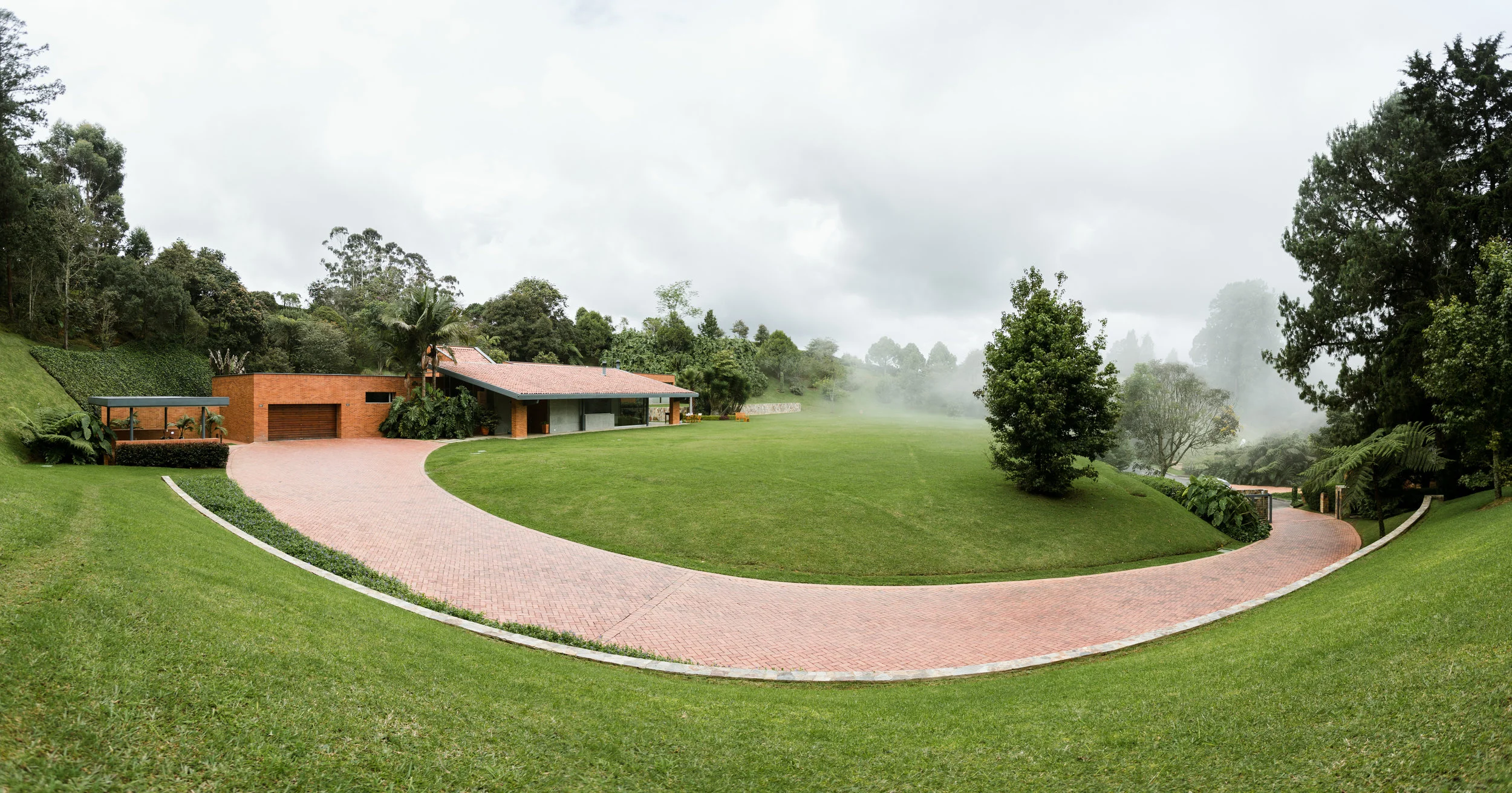 005_AE+V_CasaMejia_IMG_4587-Pano.jpg