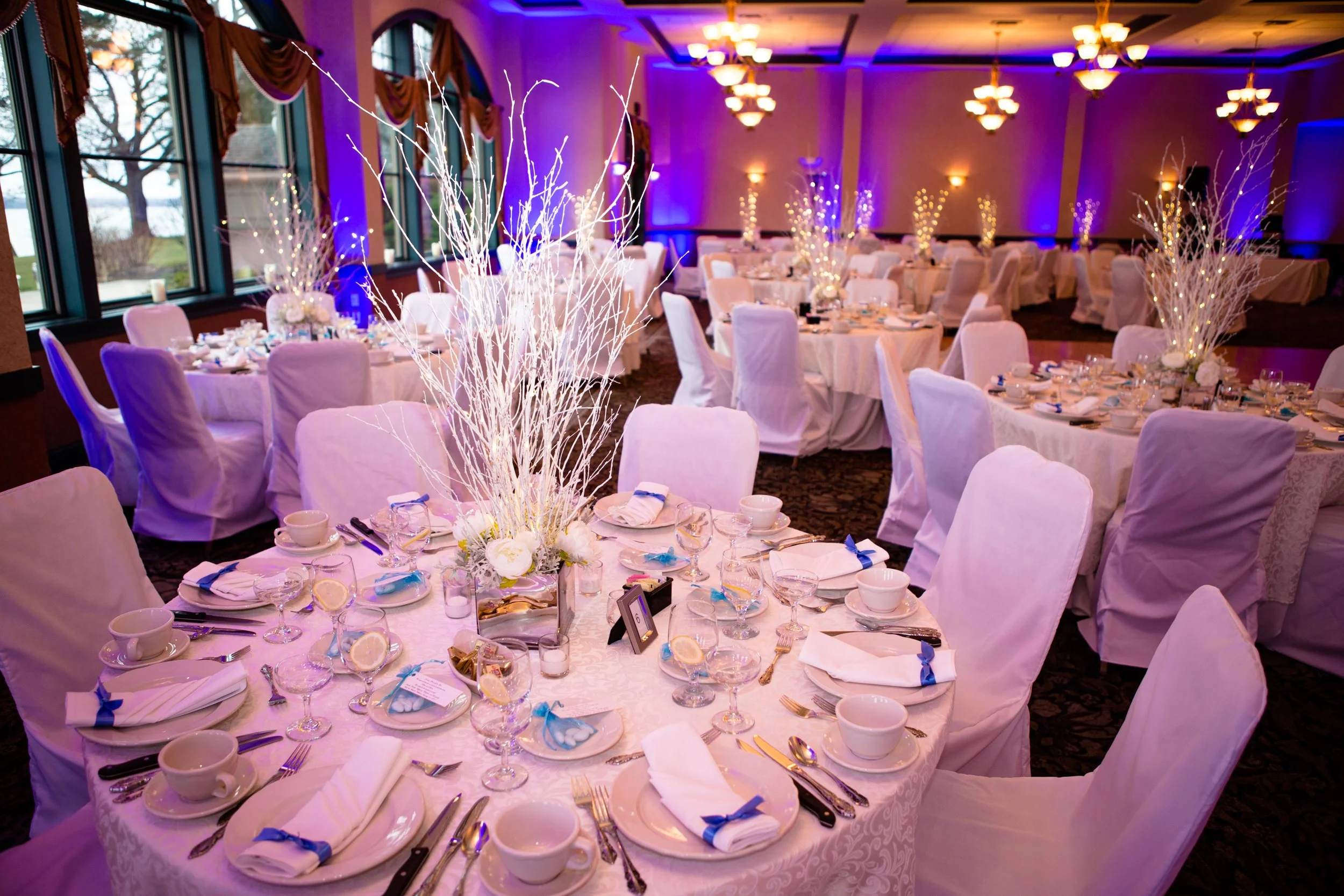 Belhurst Room Decor and Lighting