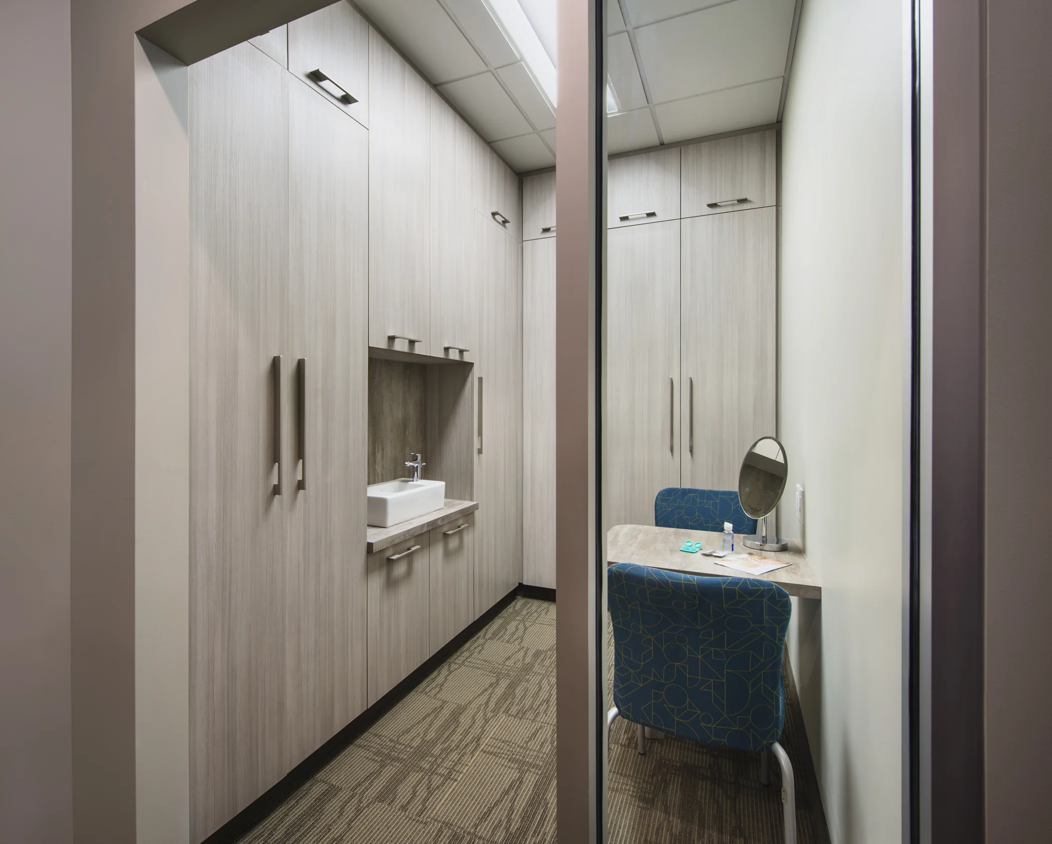 Contact Lens Room