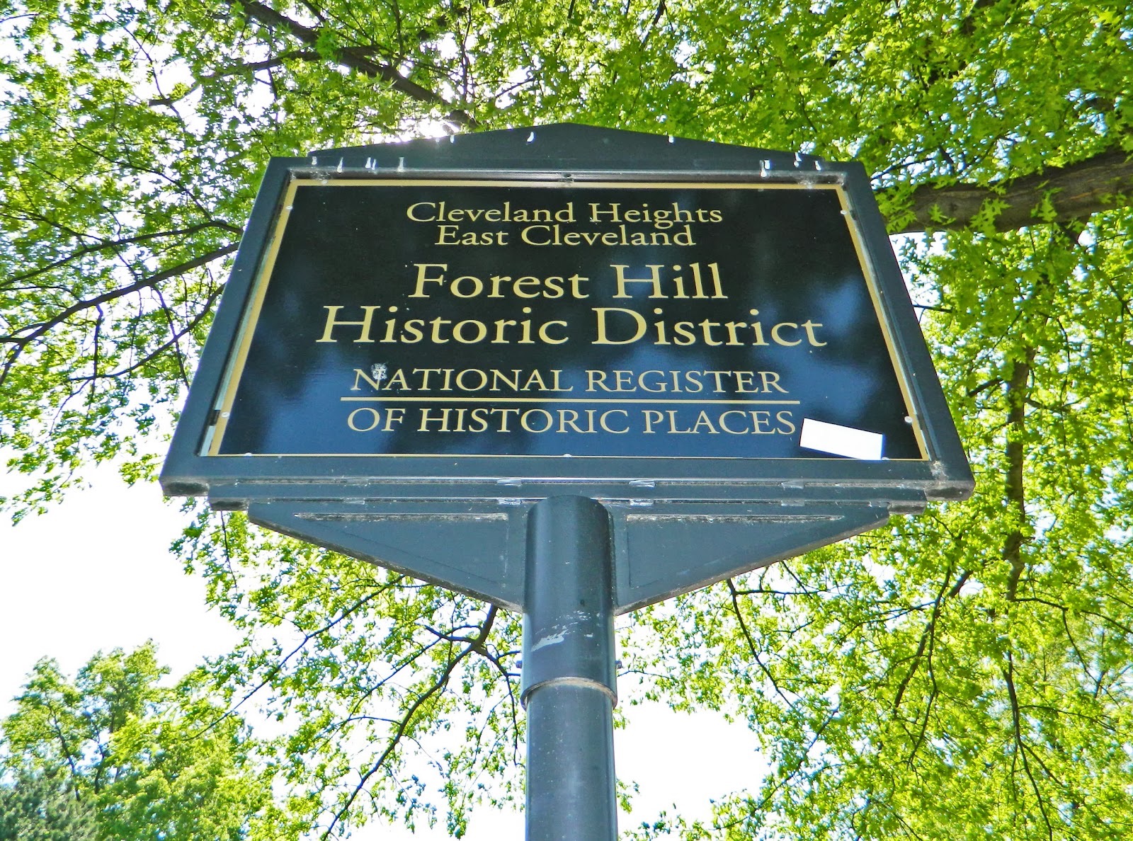 2013051501 Cleveland Heights Forest Hill sign.jpg