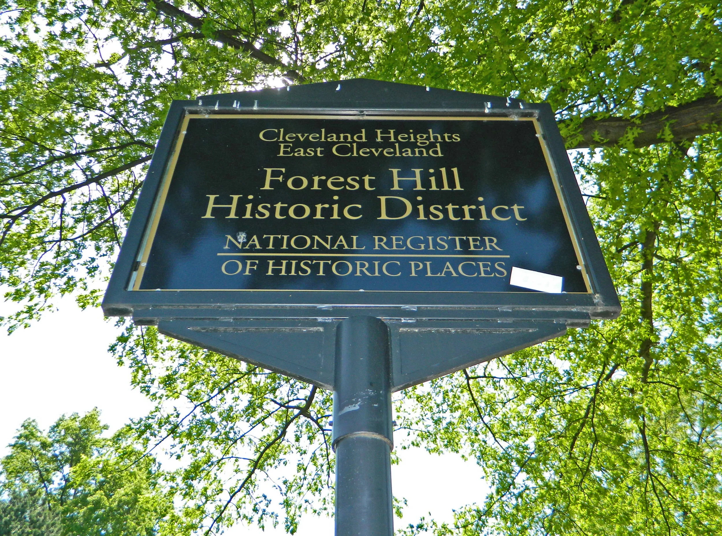 2013051501 Cleveland Heights Forest Hill sign.jpg