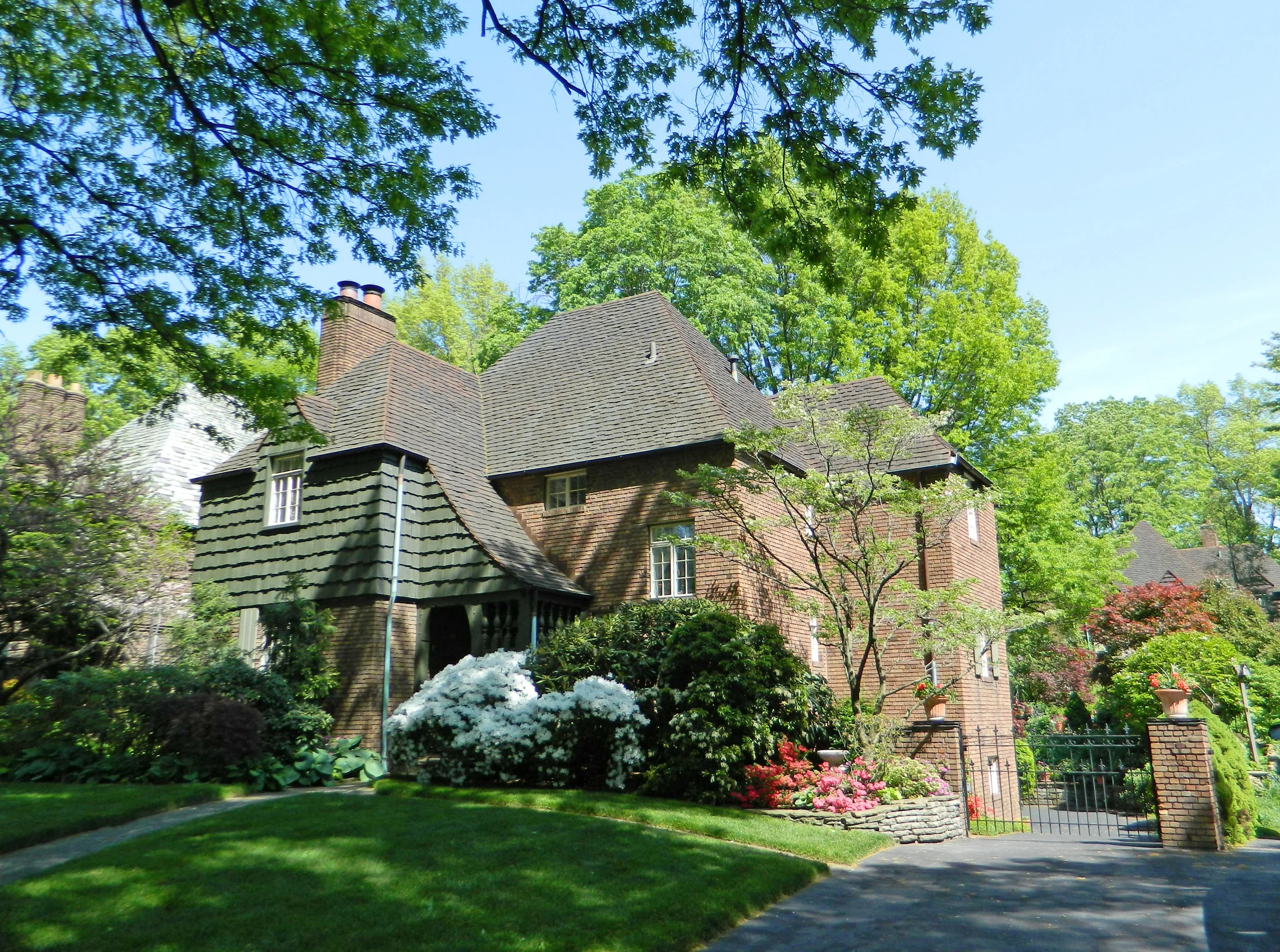 2013051516 Cleveland Heights 16010 Henley.jpg