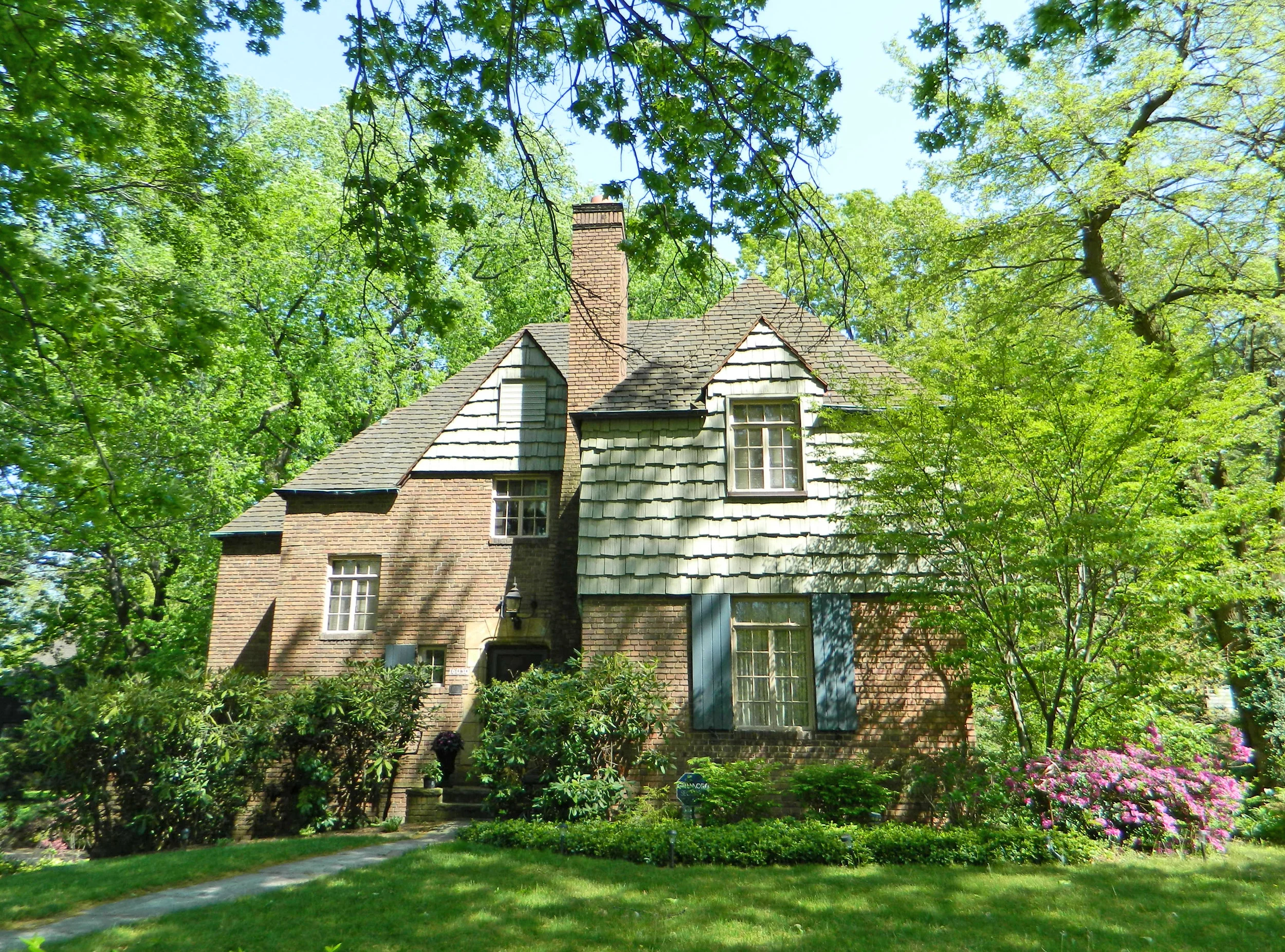 2013051520 Cleveland Heights 16050 Henley.jpg