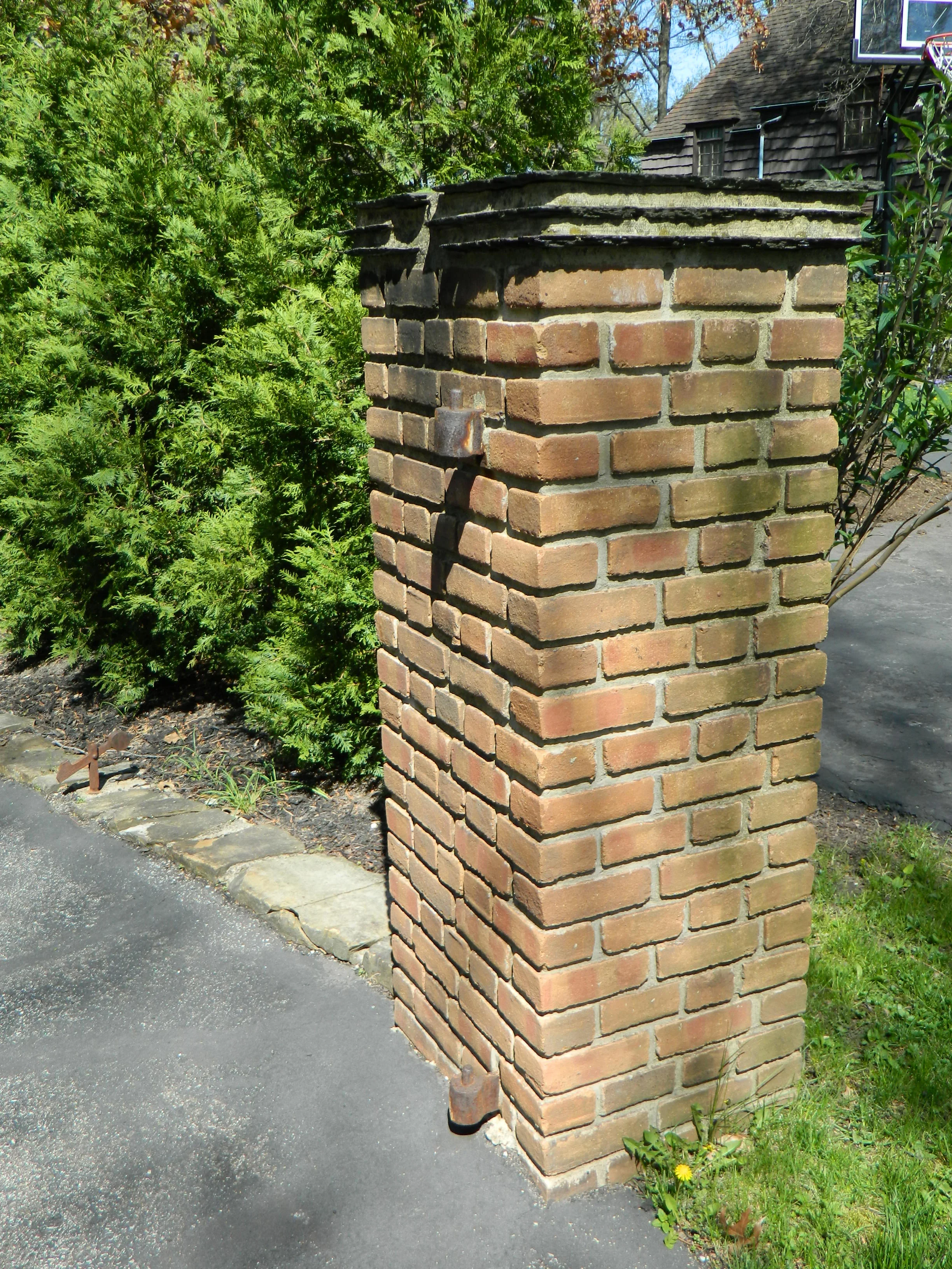 20130430030 Cleveland Hgts Forest Hills 16217 Cleviden 4 gate post.jpg