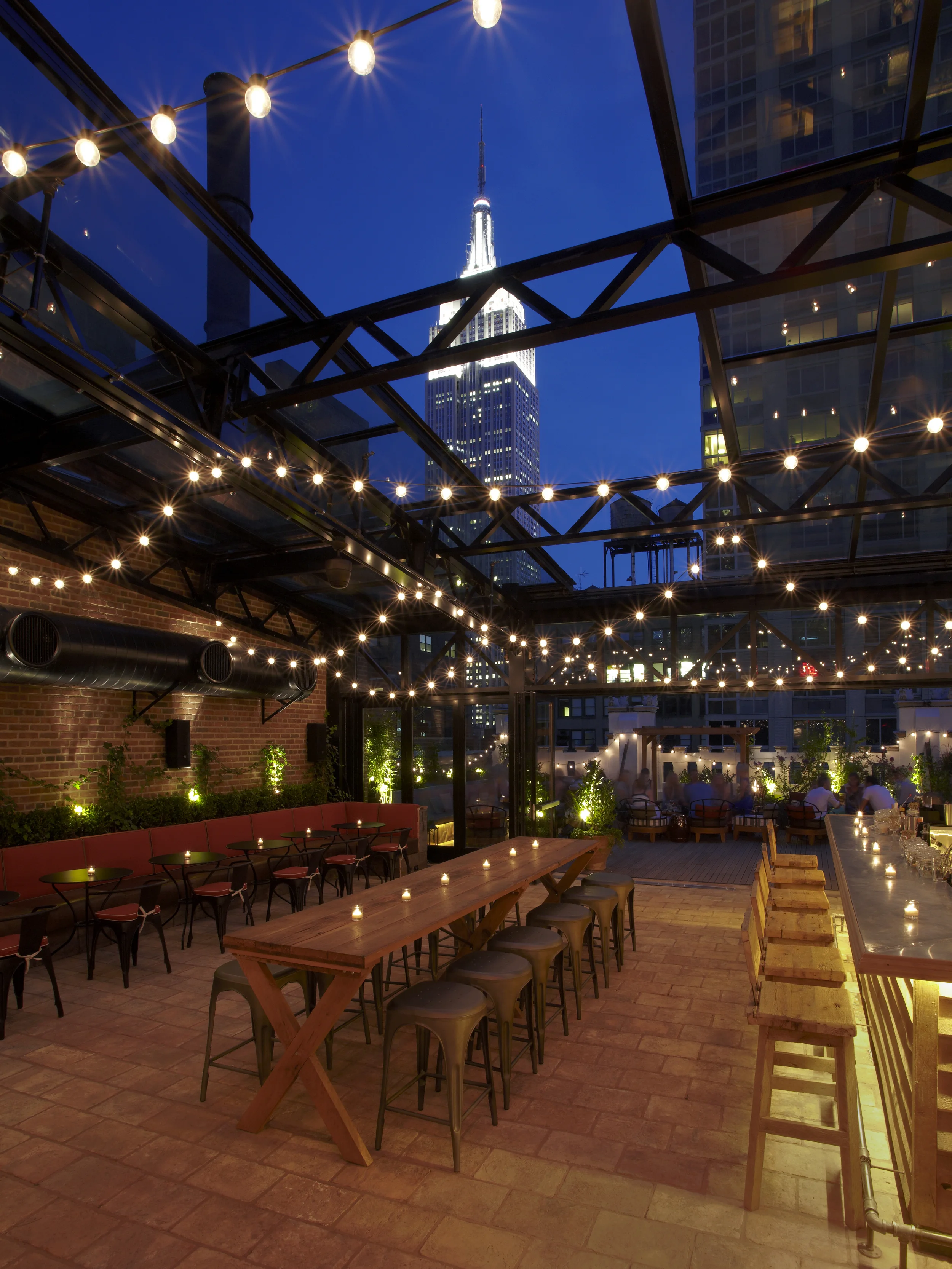 Refinery_RooftopBar_16343.jpg