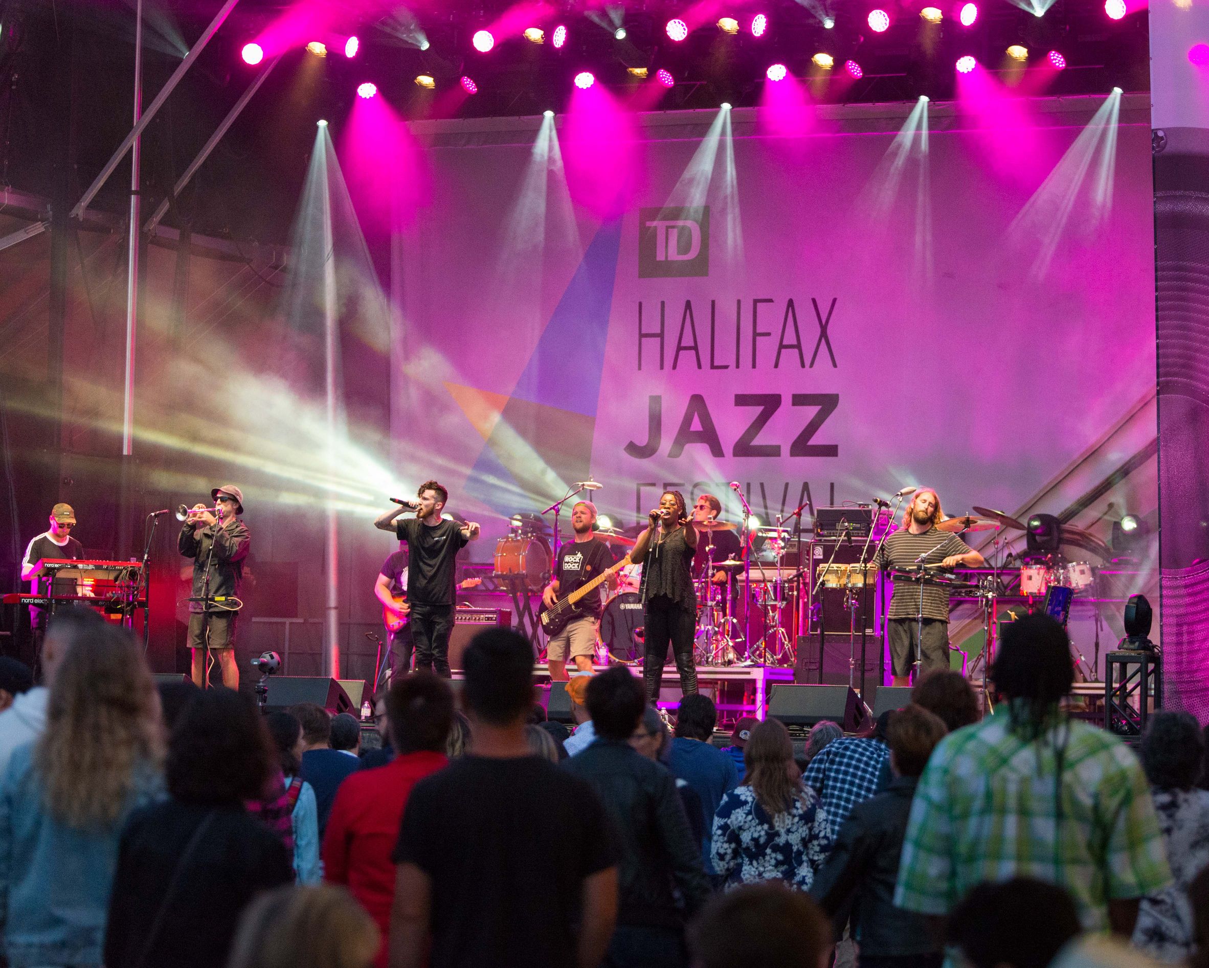 DavidBaillieul_Fri Night Main Stage (21 of 42).jpeg