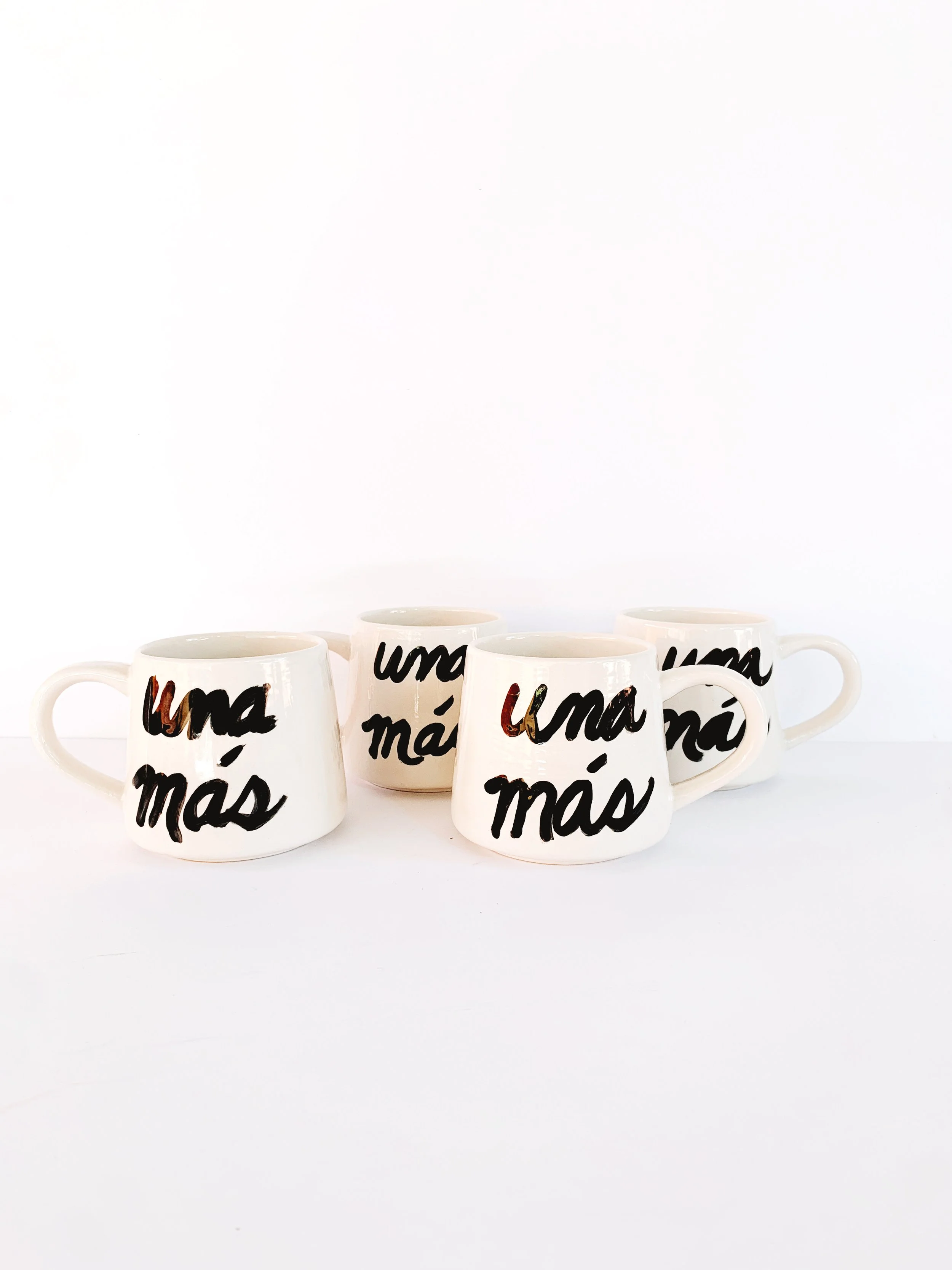 Una Más Mug