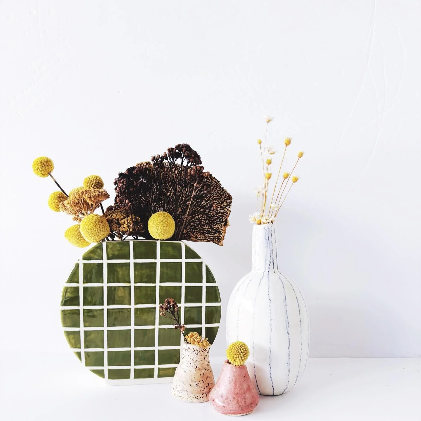 My mug collection used to be my guilty pleasure... but now vases are joining the party!! 😂🏺 At this point, I'm not accumulating, I'm curating a collection... right? Doesn&rsquo;t help that I make the things too