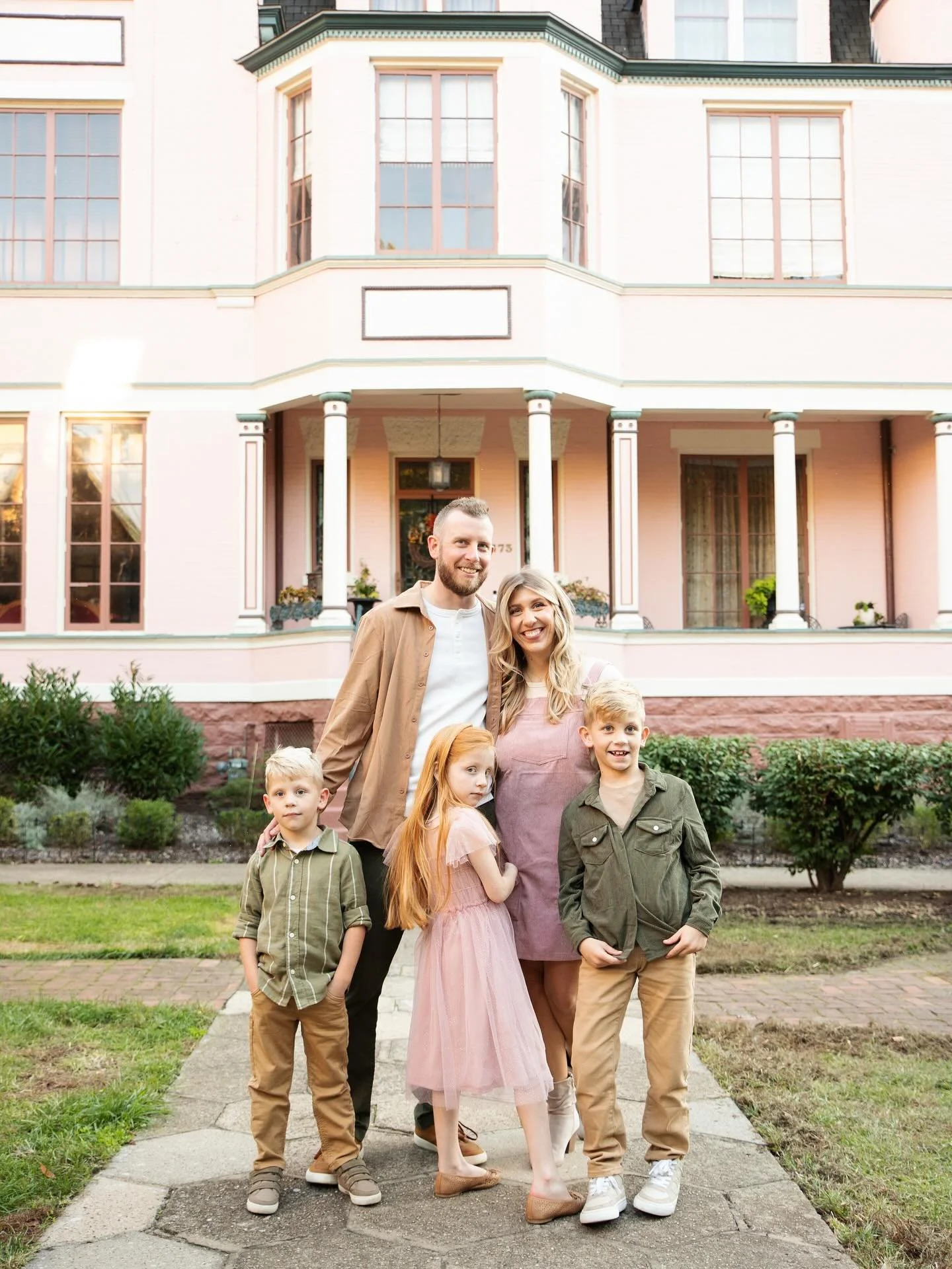 I can’t even begin to express how grateful I am when clients step out of their comfort zone and trust when I recommend something just a little different!
When Jessica sent me pictures of the outfits they had chosen for their family shoot, I h