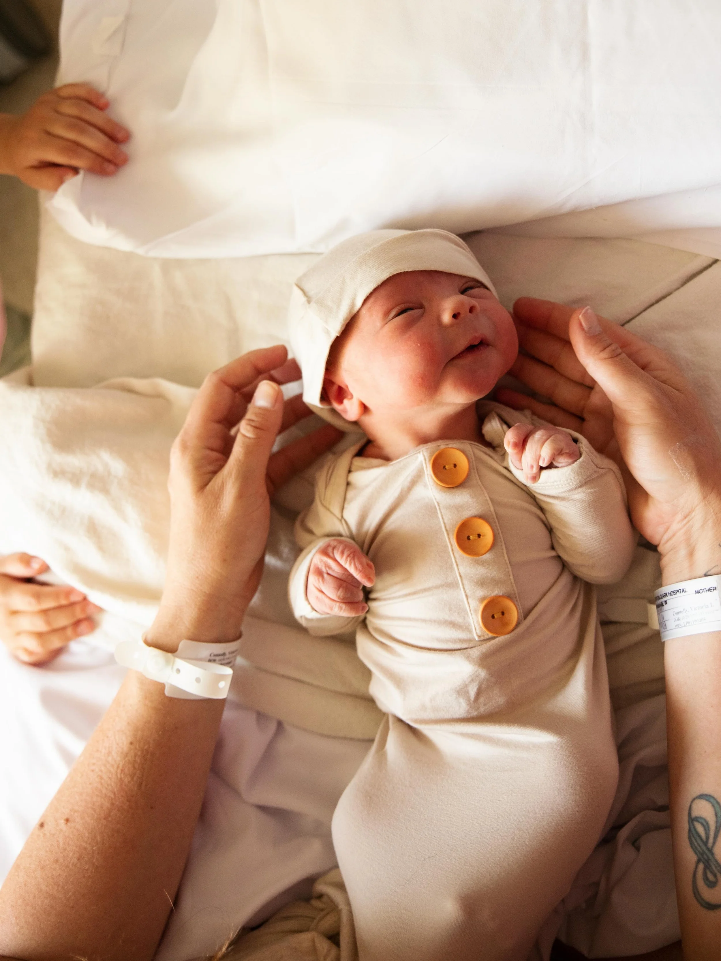 What&rsquo;s the sweetest way to celebrate your Mother&rsquo;s Day? 

Snuggling your brand new baby boy of course! 

I had the privilege of hanging out with The Connolly&rsquo;s during their Fresh48 shoot. Big sis is smitten already! 

I mean how cou