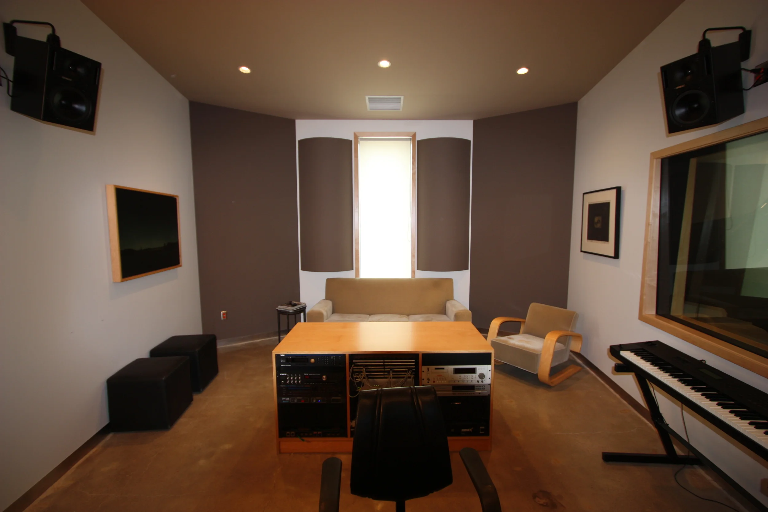  Control room guest seating.  with m.a Architecture 