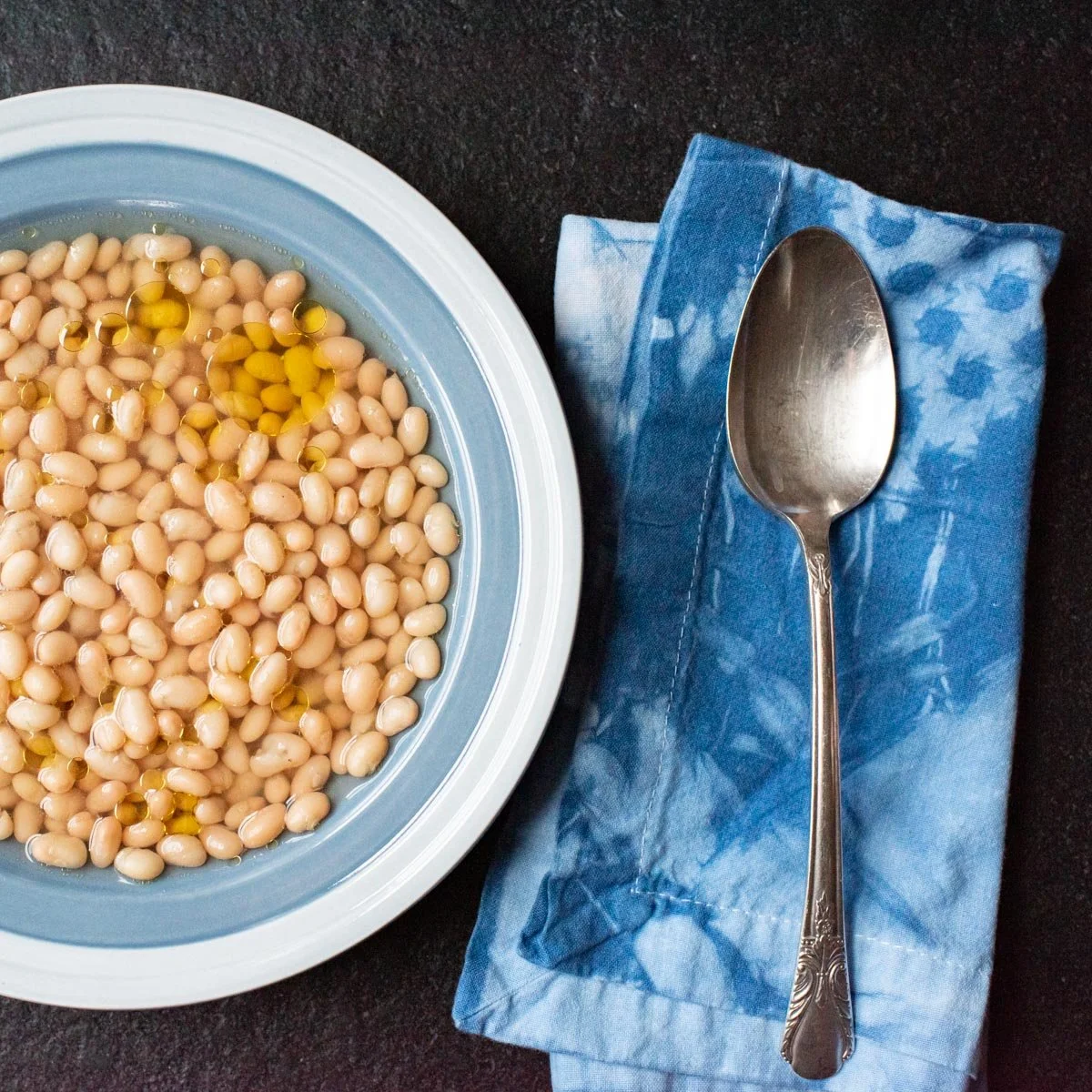 Alubia beans_Simple food photography.jpeg