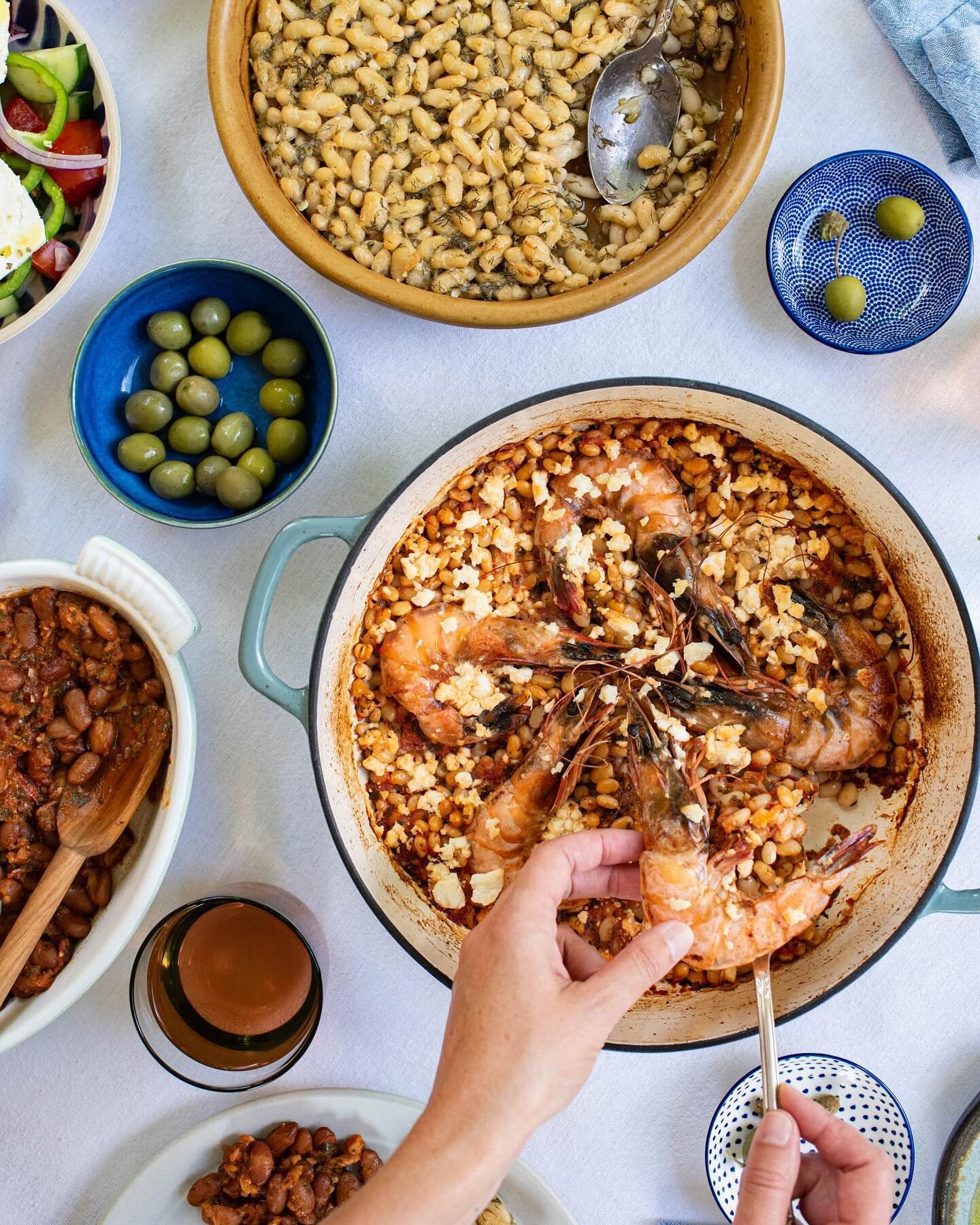 These short winter days have me longing for lingering sunsets &amp; porch picnics, like this one shot for @greek_recipes and @primarybeans last summer! 🦐 
🇬🇷

#foodphotography #beanspo #greekfood #smallbusinessmarketing #smallbusinesslove