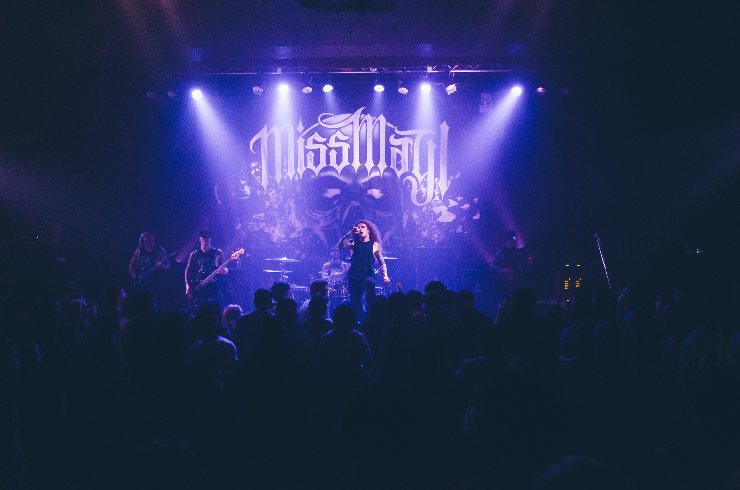 WCAR-618.jpg