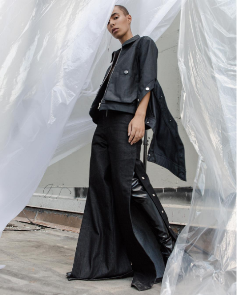 Neva Wireko SP Badu SS17 roof girl full body.png