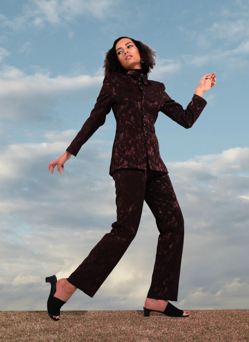 willyverse Manuela - suit stepping @wanzesong @olivesque .png