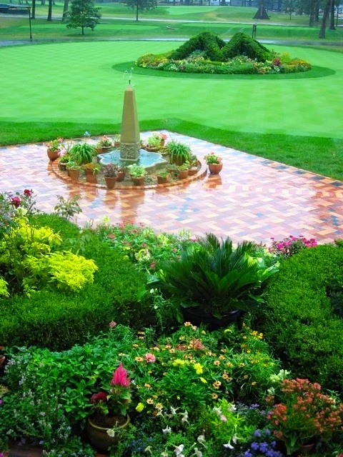 Stroll to the Greens