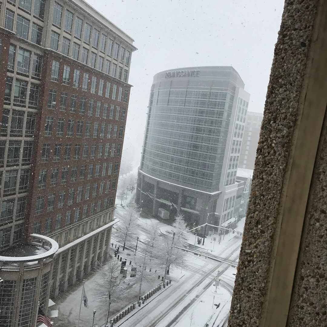 DC snow.. #winterwonderland #goodlawd #stuckmaybe #🤦🏾&zwj;♂️ #crystalCity