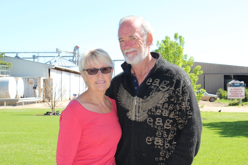 SMITH Val & Tom 2016-10-06 22.59.53sml.jpg