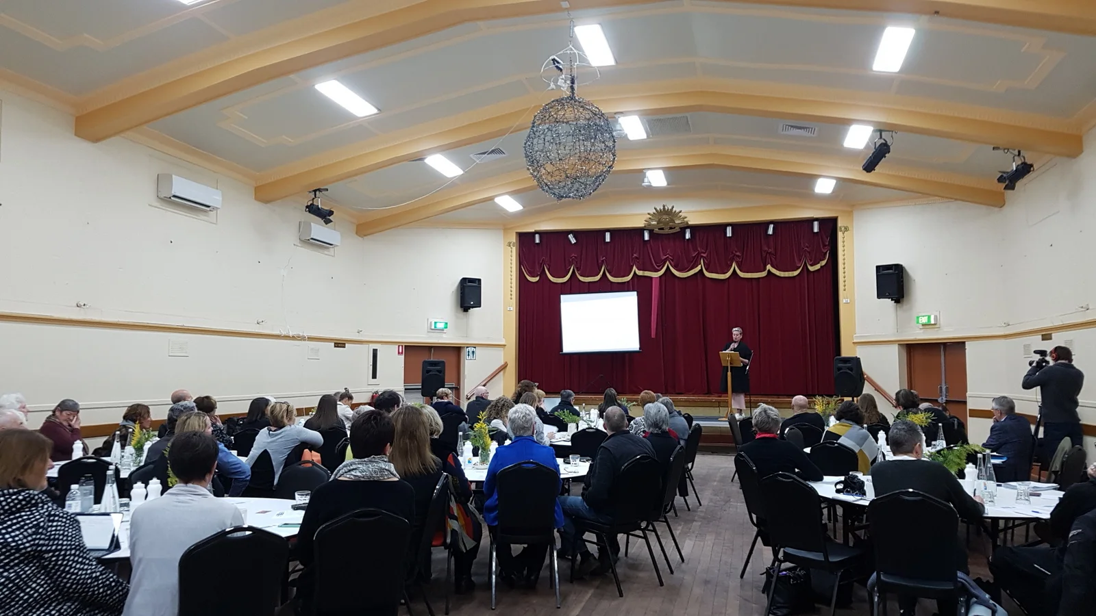 1-ST crowd 20180713.jpg