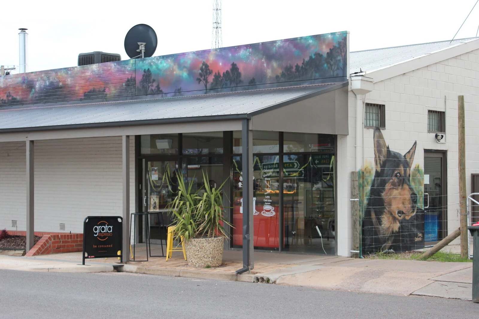 1-A79 Cafe Sea Lake.JPG