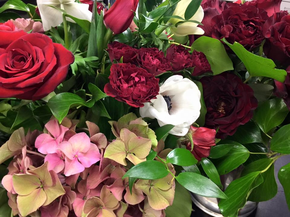 Randy Neal Floral Design is a Kansas City based, full service floral design company located at 4030 Indian Creek Parkway in Overland Park Kansas . Providing a broad variety of floral decorating and design services, our floral design team is ready to assist you with any of your interior floral design and decorating needs.