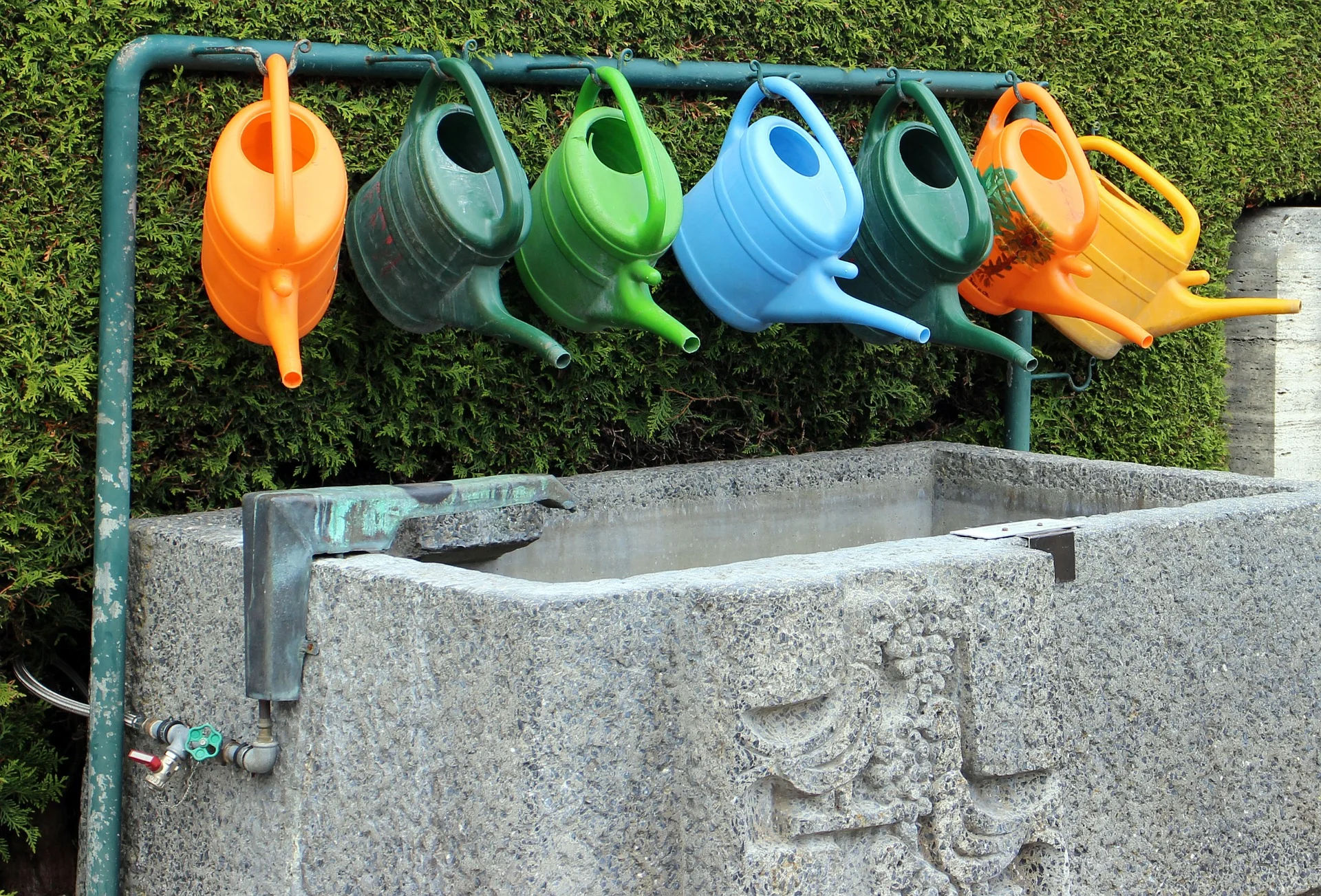 watering-can-342553_1920.jpg