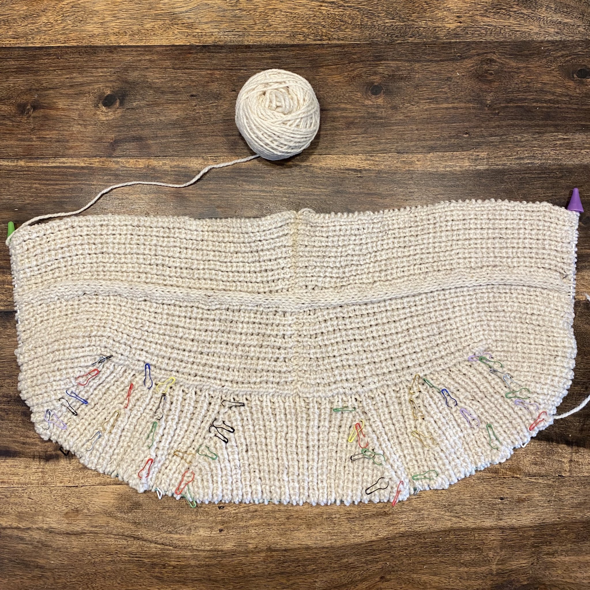 Brooke's Reading Cardigan is coming along! Keep an eye out for the next blog post coming this Saturday. Click the link in bio to read the first two posts where we talk about gauge, getting started, and some handy tricks to make knitting this cardigan