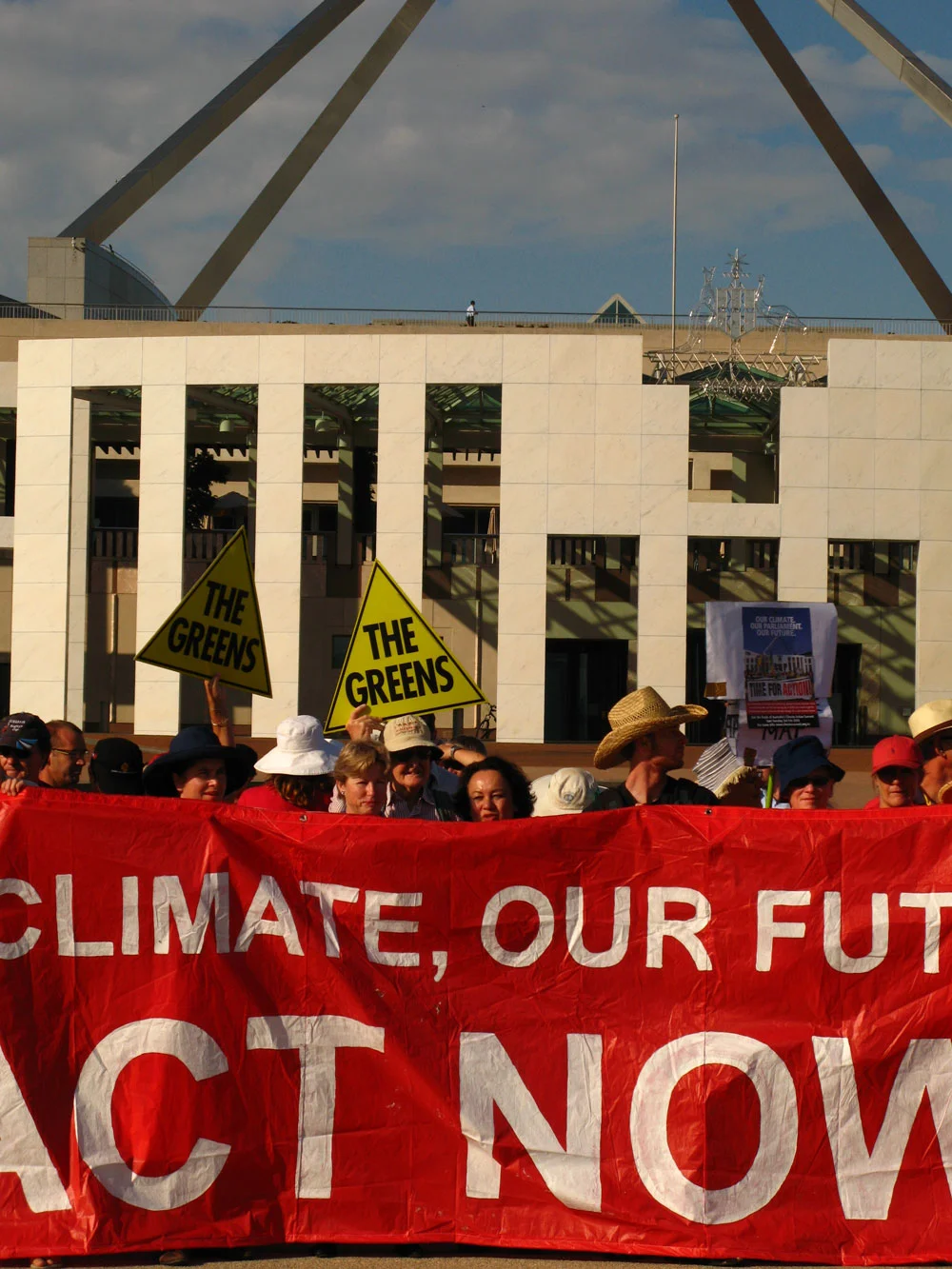 Joining climate groups encircling Parliament House in 2009 opposing the Rudd Government's CPRS and its 5% greenhouse gas emissions target.