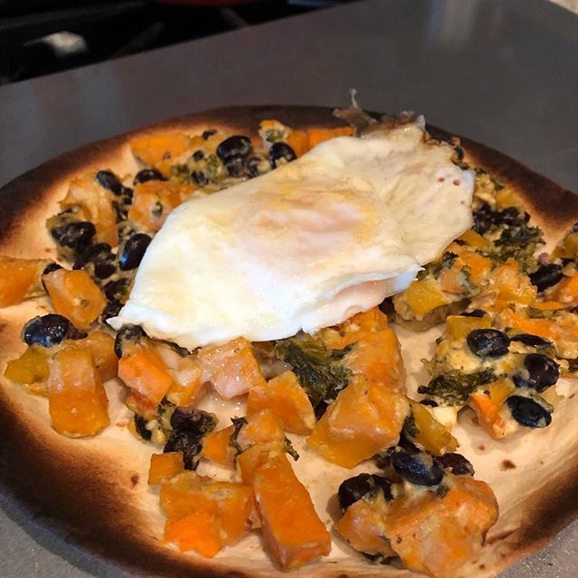 One of my favorite breakfast strategies is to throw dinner leftovers on a tortilla with cheese and an over-easy egg. Word to the wise: when using the broiler, set a timer 😬

#breakfast #honoryourbody #leftovers #recovery #monday #allfoodsfit #intuit