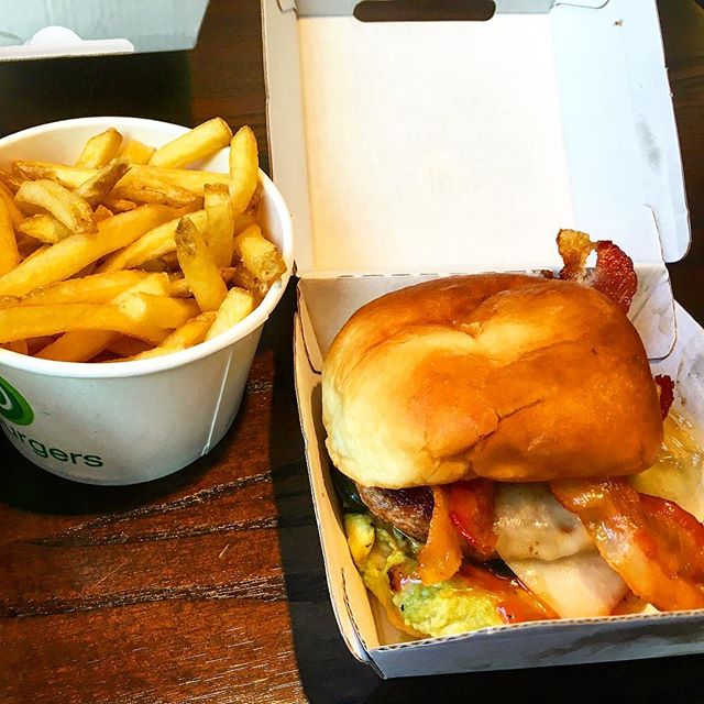 New on the blog Wahlburgers! Check out the details at theorlandotravelguide.com #instagood #instadaily #wahlburgers #orlando #theorlandotravelguide #restaurant #burgers