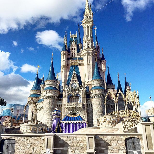 It's always sunny at Magic Kingdom! #theorlandotravelguide #waltdisneyworld #wdw #orlando #thingstodo #instagood #instadaily #instatravel #travel #family #fun #holiday