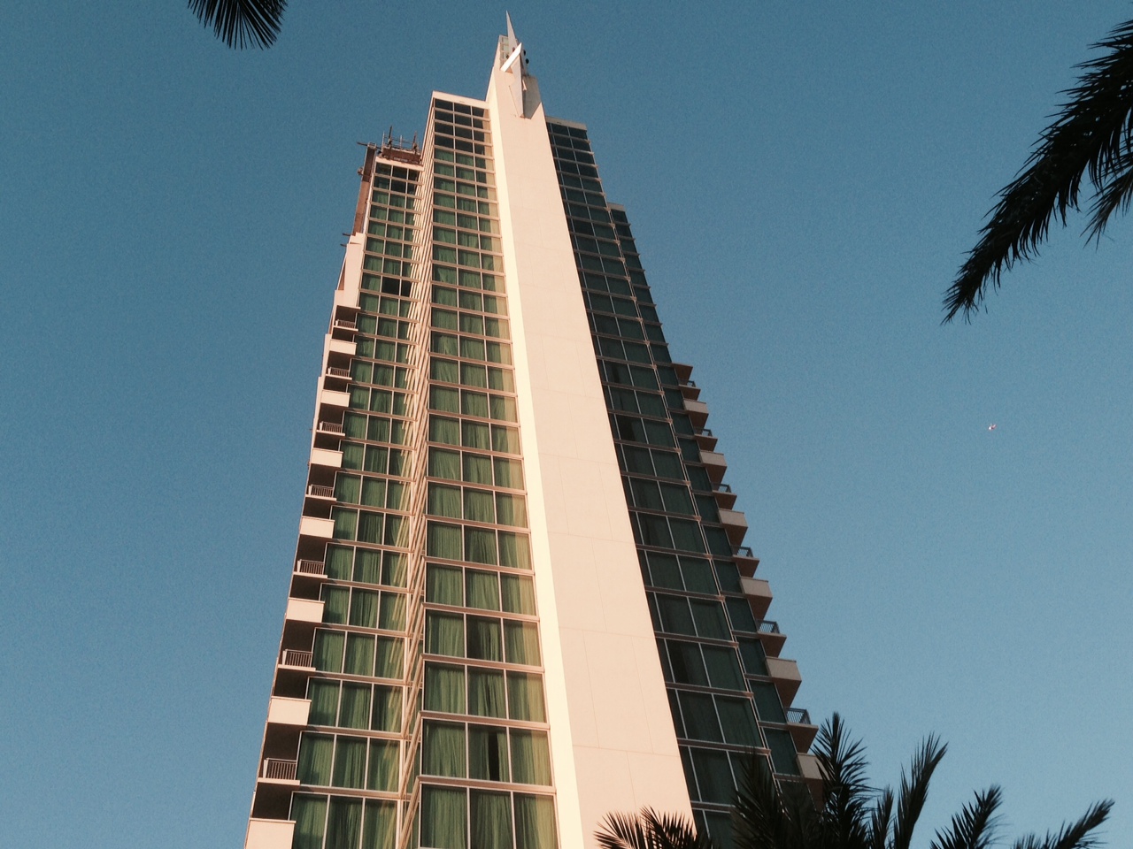 Hyatt-Regency-Tower.jpg