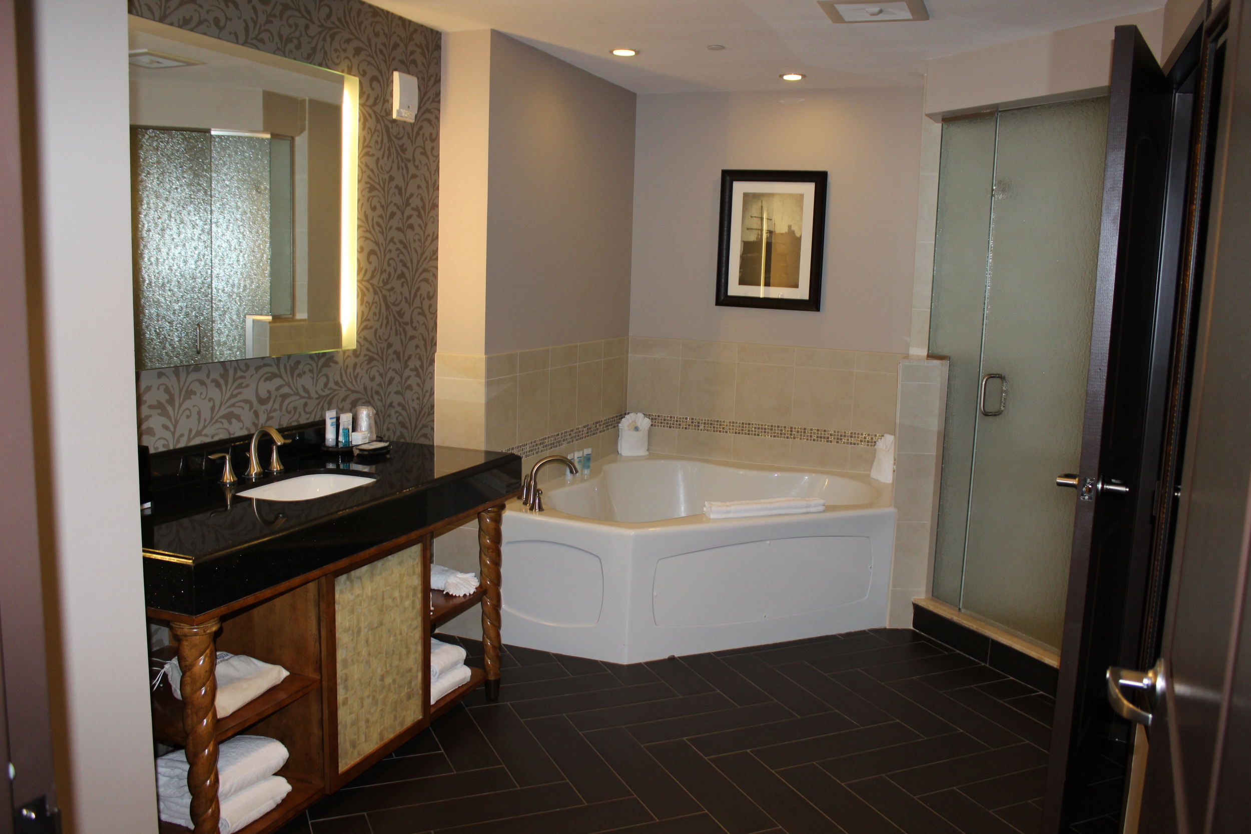 Presidential-Suite-Master-Bathroom.jpg