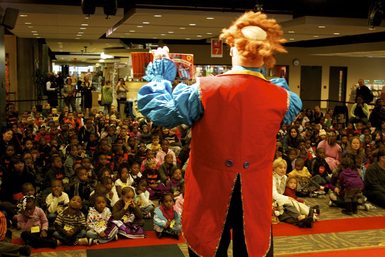 Reading-with-Ringling-Event-Crowd-v2.jpg
