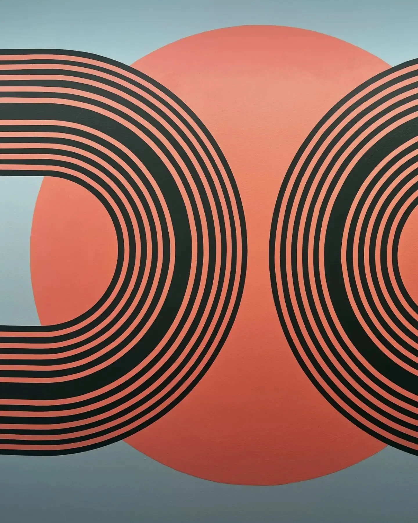 One of the most fun parts of what we do: pairing the right artist with the right space.

For this project at @snapchat we collaborated with @okellyording whose bold, graphic linework transforms walls into immersive visual landscapes. Watching the mur