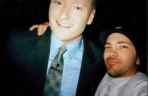 Just seconds after rocking the Conan O'Brien show. Poe tour.