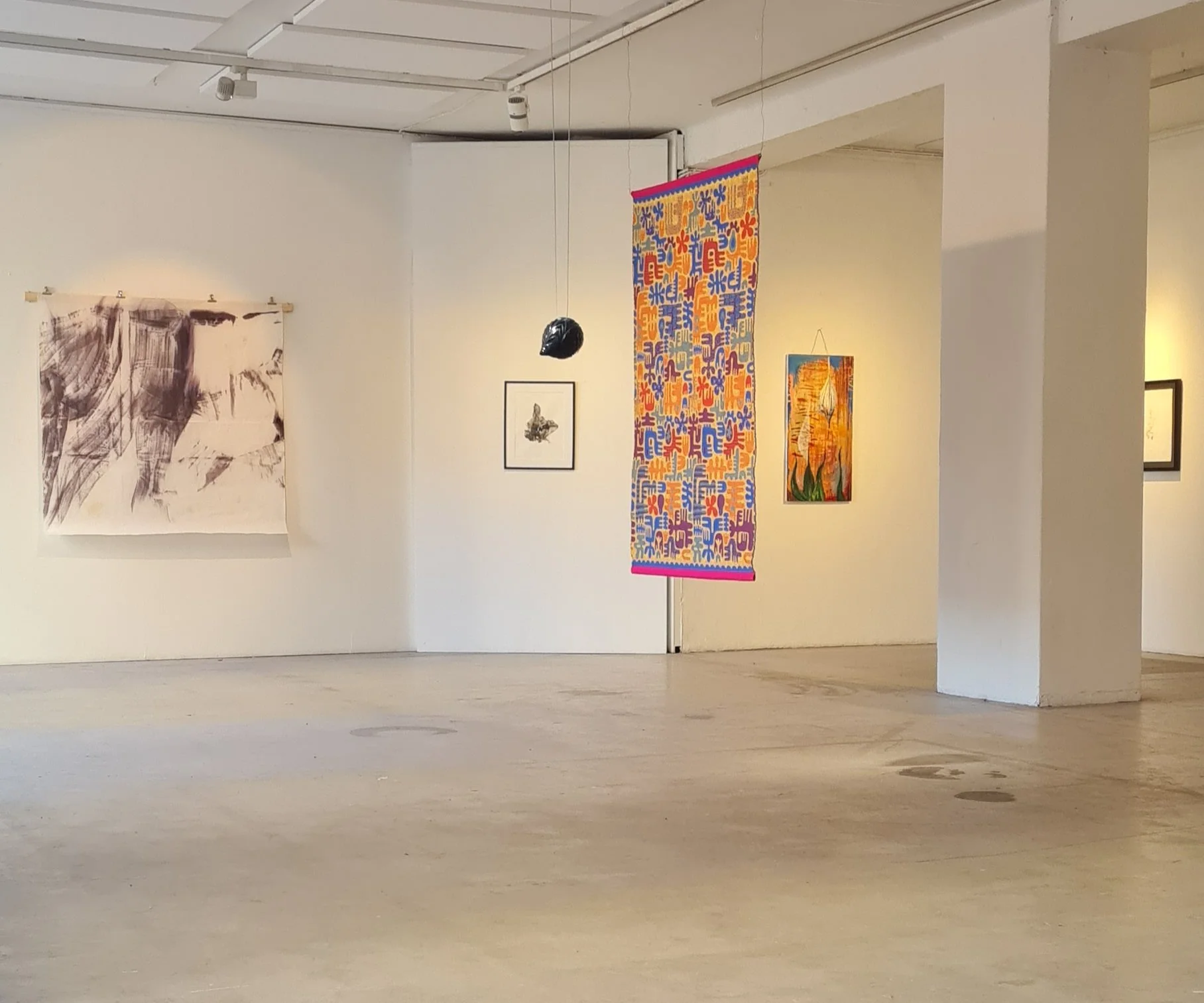  Aamuöiseen sateeseen – Rain Effect -group exhibition at YÖ Galleria (2026) with the textile artwork  Equality  in the middle of the space. 