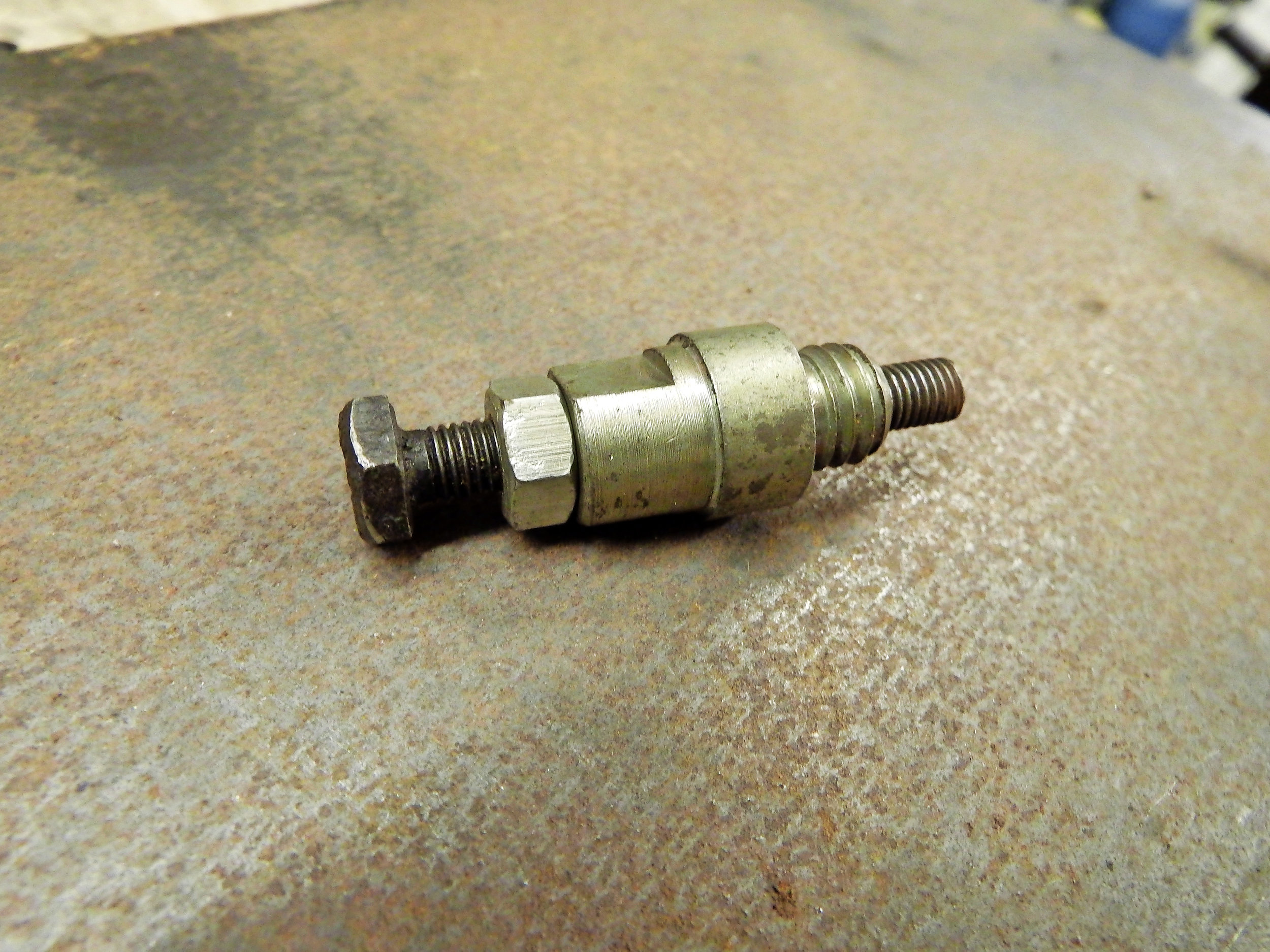 Late-type primary chain tensioner makes adjustment easier on T140