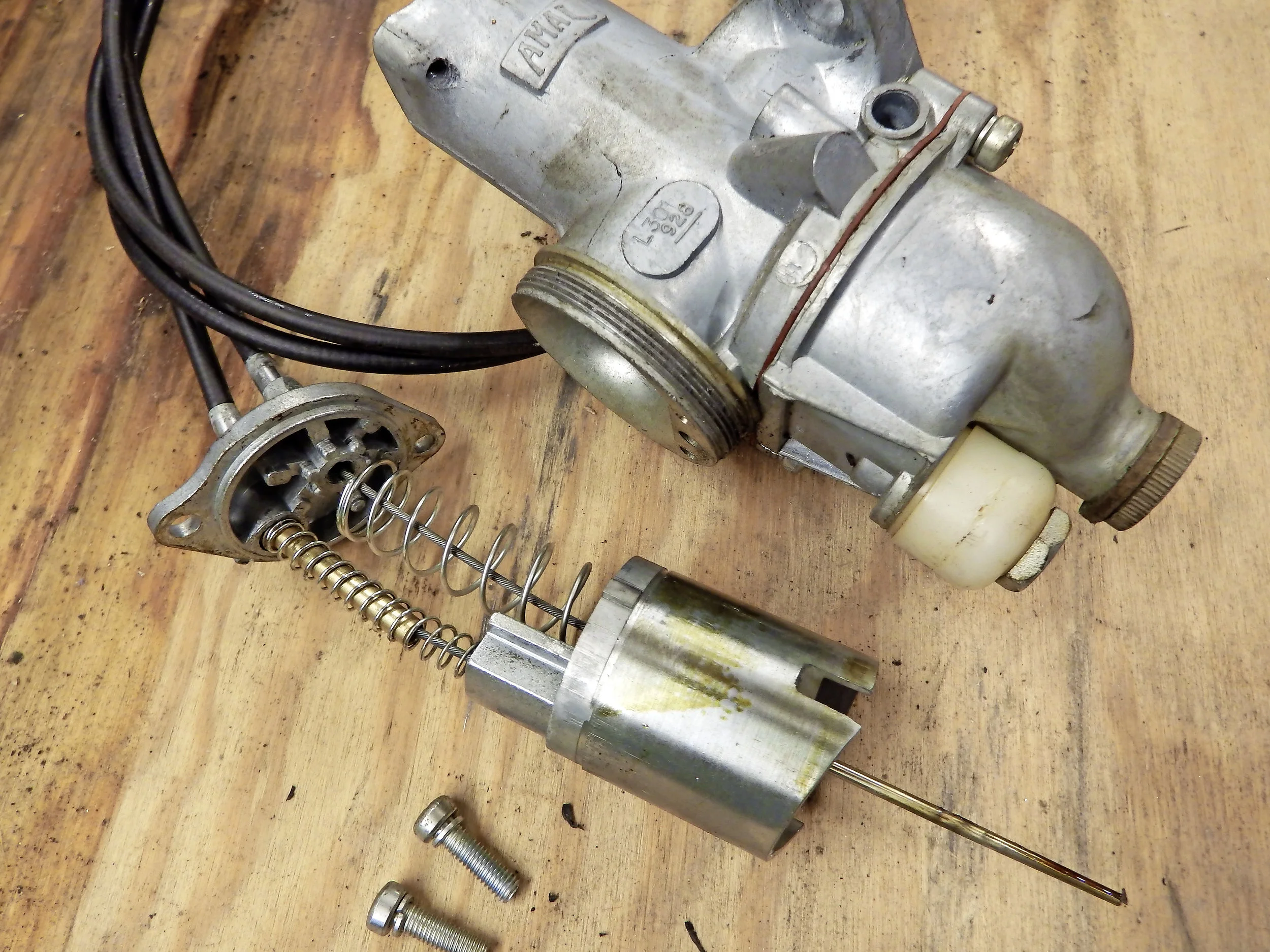 Throttle slide and needle position are the mot important setting for most riding