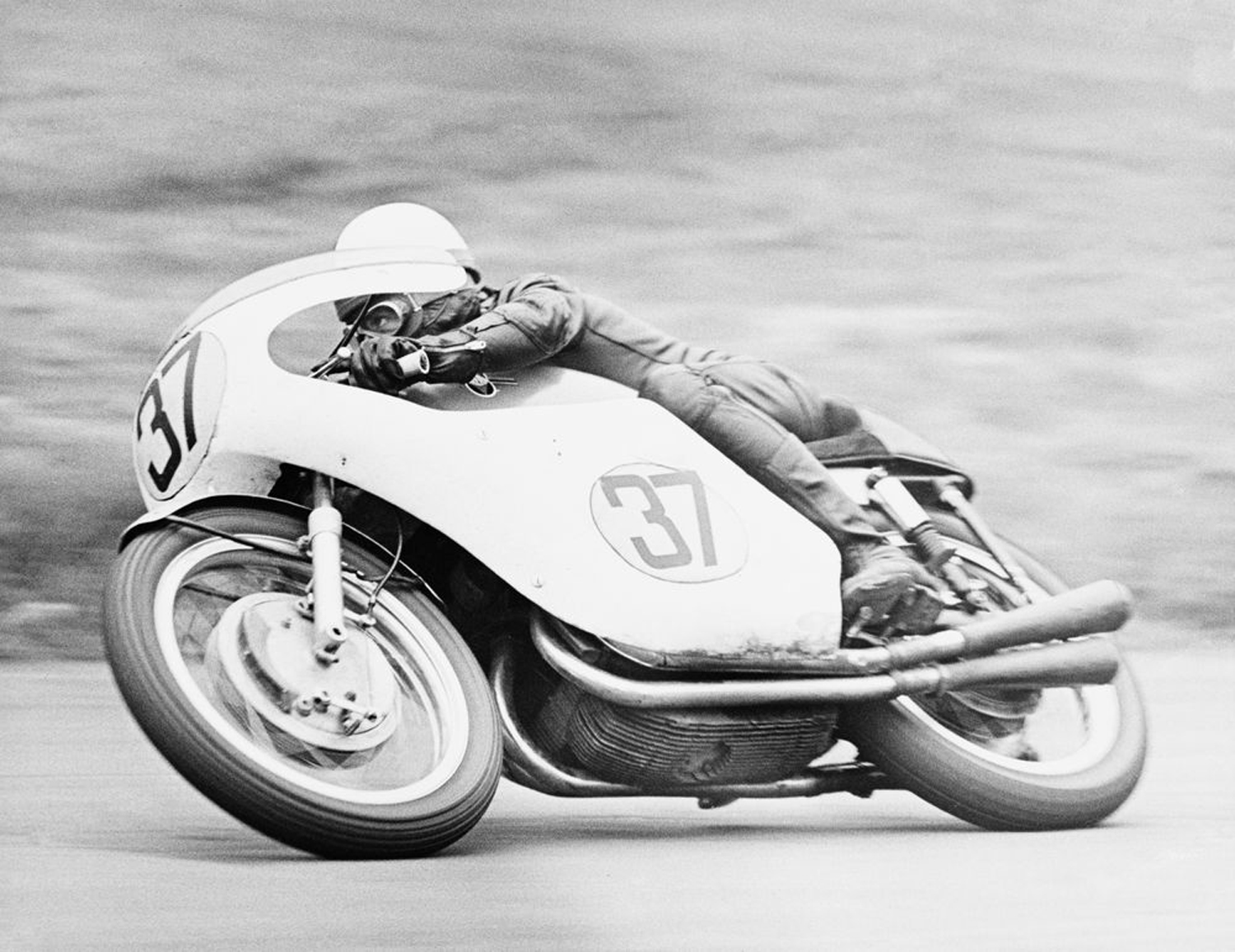The recently departed and magnificently enigmatic Derek Minter on a factory Gilera four in the ’60s