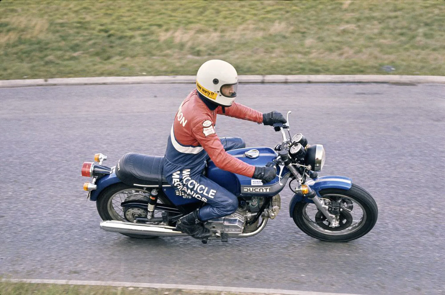 Ducati 860 had a surging V-twin and stable frame, but a too-tall seat and a high-speed weave