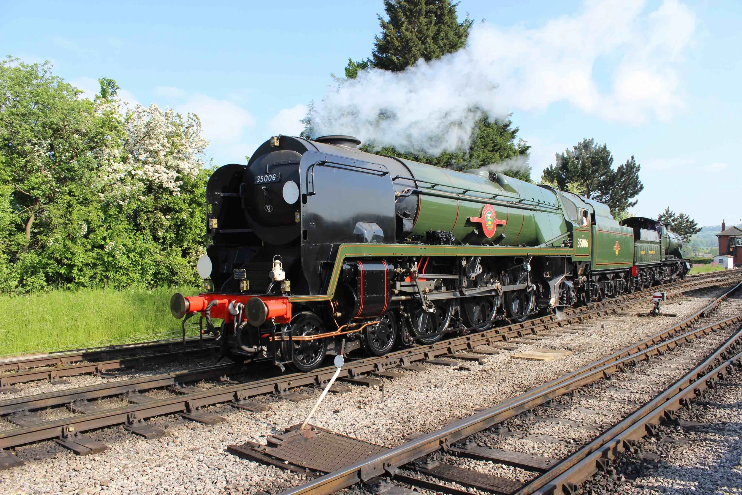 ‘Merchant Navy’ No. 35006 Peninsular & Oriental S. N. Co will be making its first visit away from its home on the ‘GlosWarks’ at the Mid-Hants’ ‘Summer Gala’ on July 1/2 and 7-9. It is pictured here making its gala debut at the GWSR’s ‘Cotswold Festival of Steam’ event on May 29 2016. THOMAS BRIGHT/SR