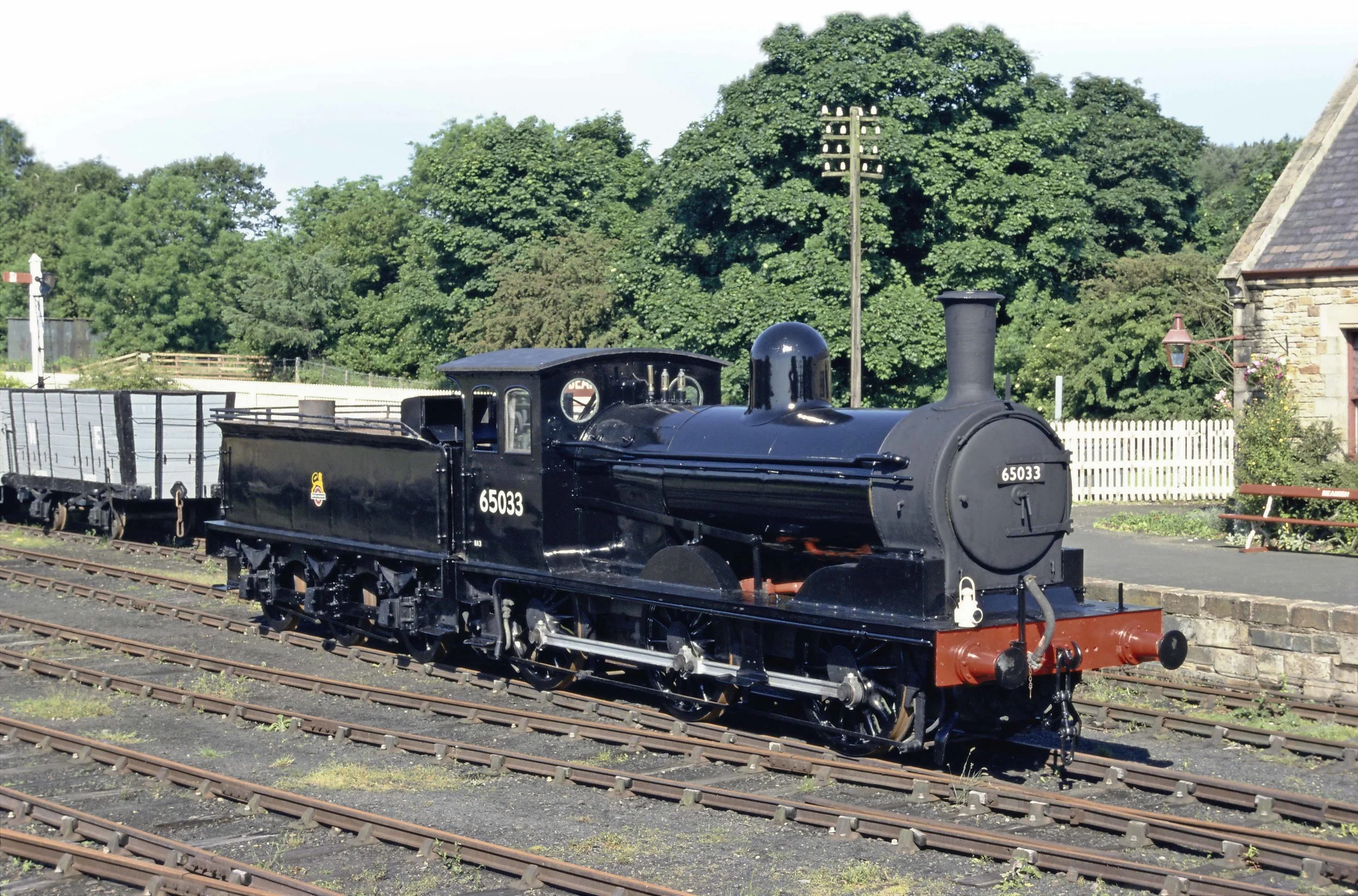 Steam Railway gave sole-surviving ‘J21’ No. 65033 a much-need repaint back in 2003. It is pictured at Beamish in BR unlined black in the summer of that year. MIKE WILD/SR