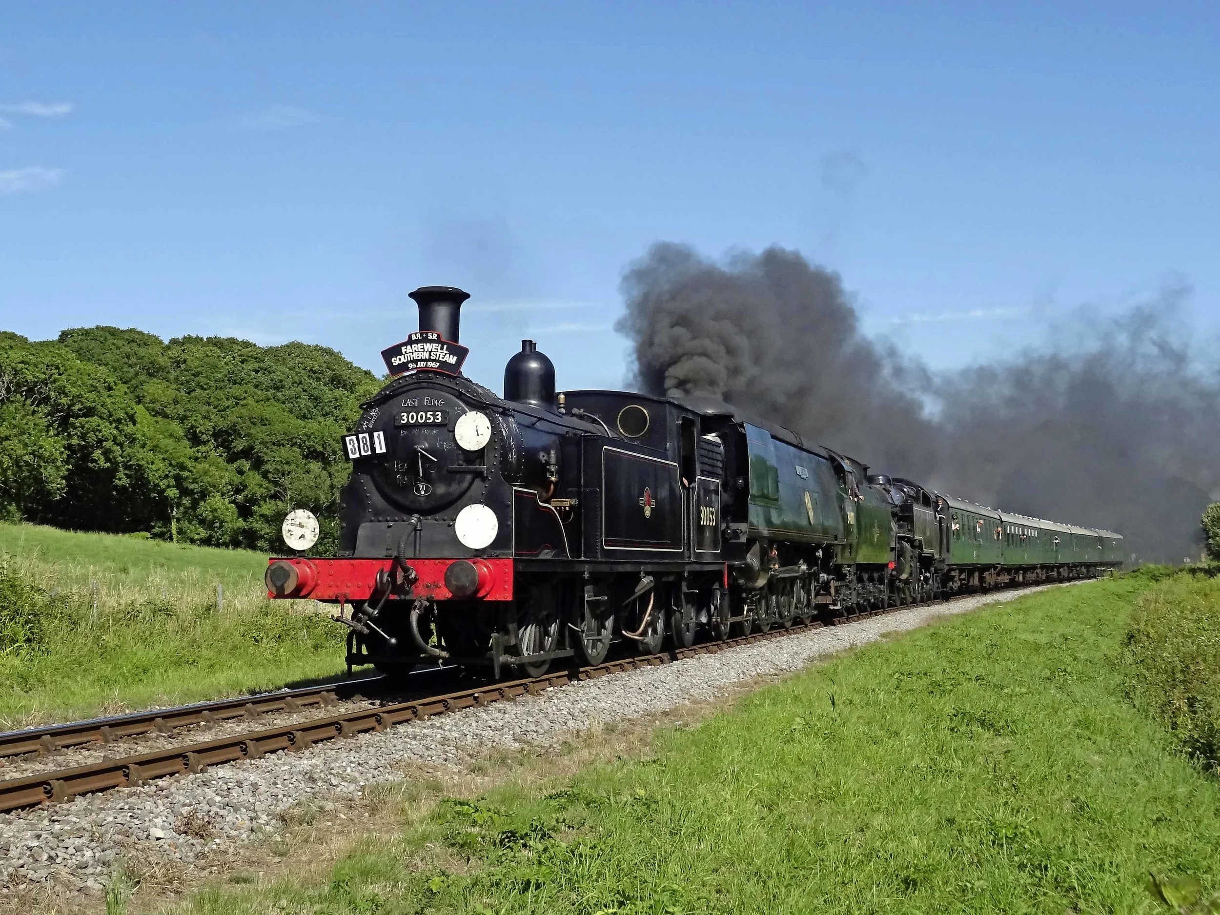 ‘M7’ No. 30053 triple-heads with now-withdrawn ‘Battle of Britain’ No. 34070 Manston and BR ‘4MT’ No. 80104 at the Swanage Railway’s ‘Southern Sunrise’ event on July 9. CALLUM WILLCOX